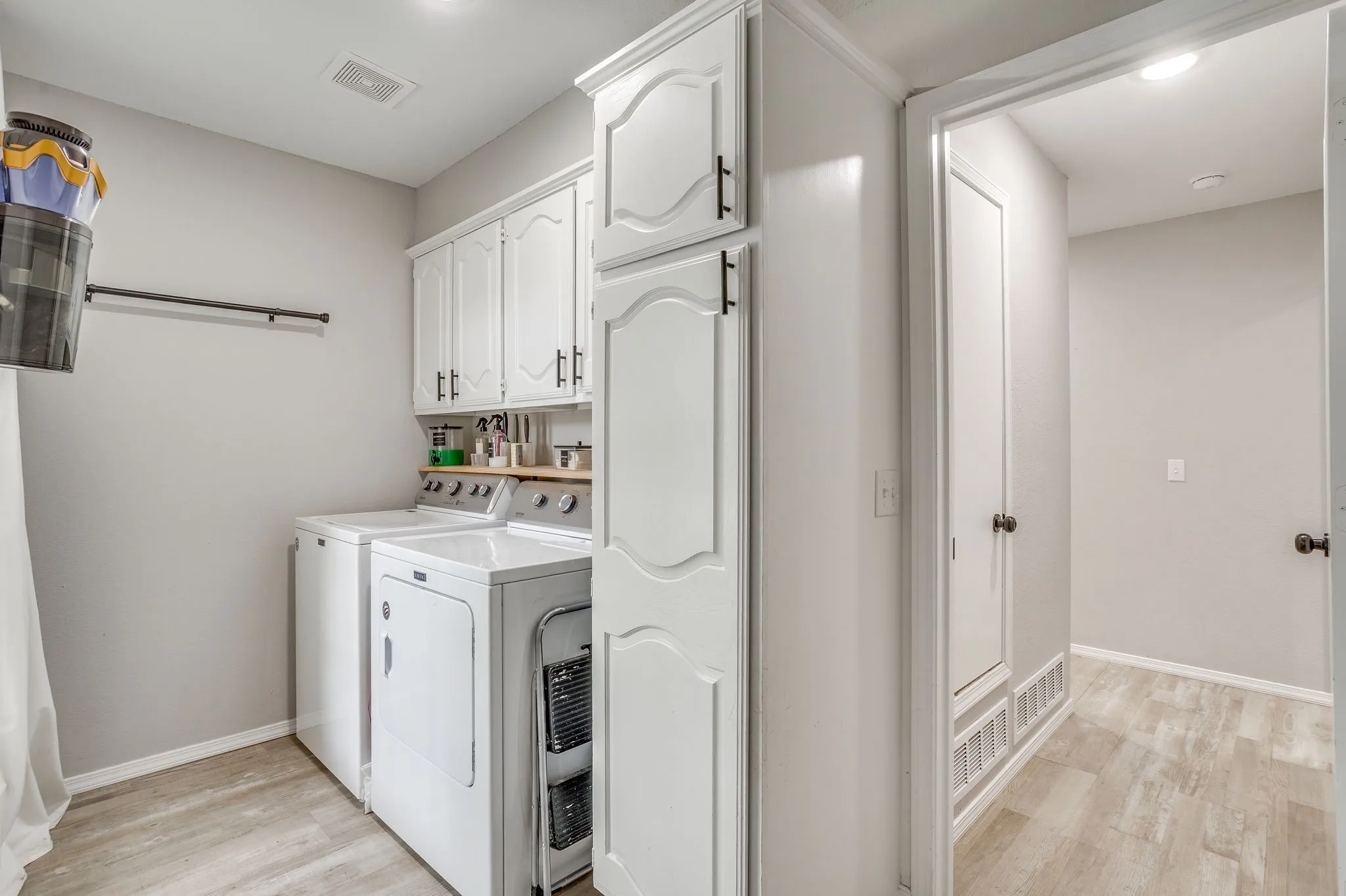 Single Family Residence For Sale in Denton County , 2637 Surrey Woods Road, Flower Mound, Texas 75028, 4 Bedroom, 3 Bathroom, 2 Garage spaces, 2,353 Sqft, built in 1988, mls#21396529, Real Estate Agent in Flower Mound, Homes For Sale in Denton county, Homes For Sale in Flower Mound, Realtor in Flower Mound Texas, Real Estate Brokerage Independent Realty Texas, Luminita Cordes Realtor