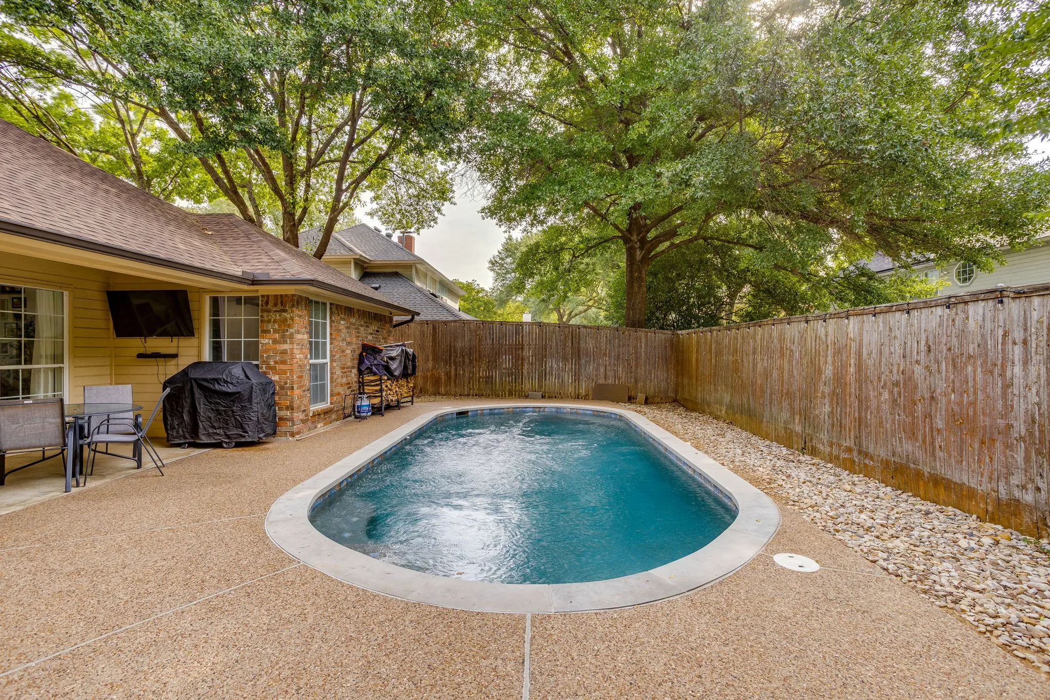 Single Family Residence For Sale in Denton County , 2637 Surrey Woods Road, Flower Mound, Texas 75028, 4 Bedroom, 3 Bathroom, 2 Garage spaces, 2,353 Sqft, built in 1988, mls#21396529, Real Estate Agent in Flower Mound, Homes For Sale in Denton county, Homes For Sale in Flower Mound, Realtor in Flower Mound Texas, Real Estate Brokerage Independent Realty Texas, Luminita Cordes Realtor