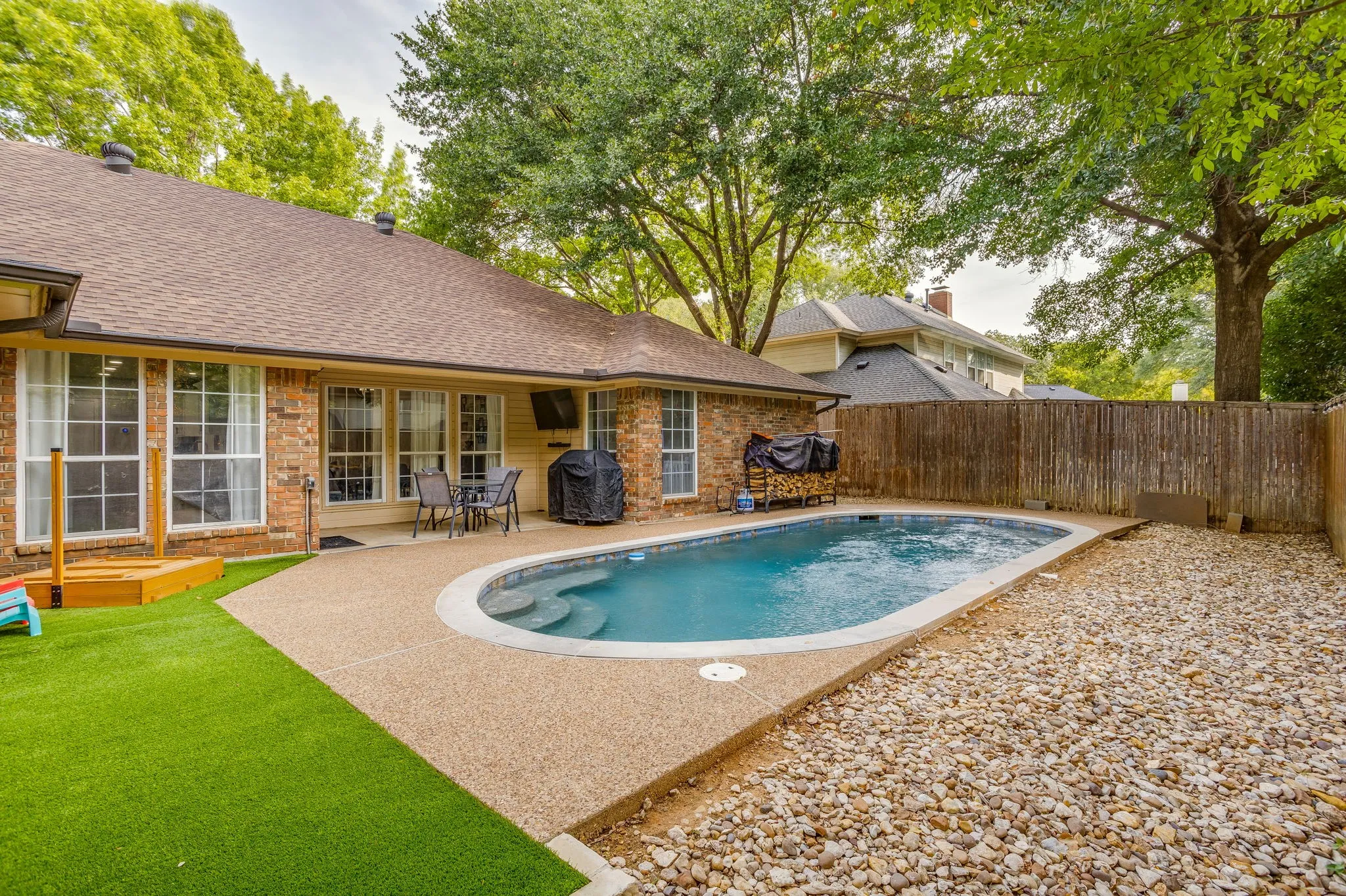 Single Family Residence For Sale in Denton County , 2637 Surrey Woods Road, Flower Mound, Texas 75028, 4 Bedroom, 3 Bathroom, 2 Garage spaces, 2,353 Sqft, built in 1988, mls#21396529, Real Estate Agent in Flower Mound, Homes For Sale in Denton county, Homes For Sale in Flower Mound, Realtor in Flower Mound Texas, Real Estate Brokerage Independent Realty Texas, Luminita Cordes Realtor