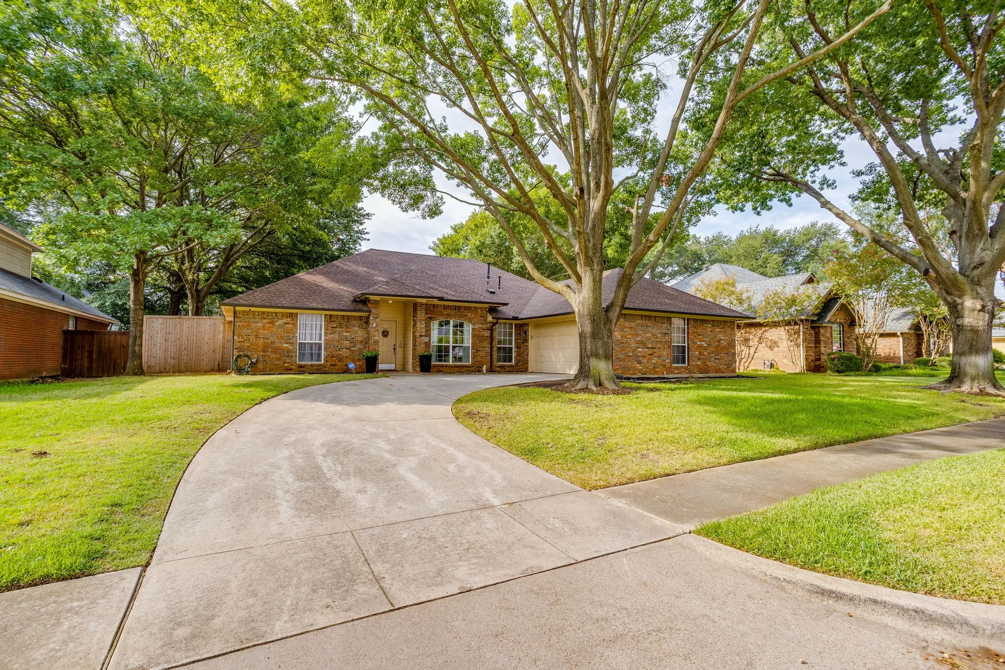 Single Family Residence For Sale in Denton County , 2637 Surrey Woods Road, Flower Mound, Texas 75028, 4 Bedroom, 3 Bathroom, 2 Garage spaces, 2,353 Sqft, built in 1988, mls#21396529, Real Estate Agent in Flower Mound, Homes For Sale in Denton county, Homes For Sale in Flower Mound, Realtor in Flower Mound Texas, Real Estate Brokerage Independent Realty Texas, Luminita Cordes Realtor