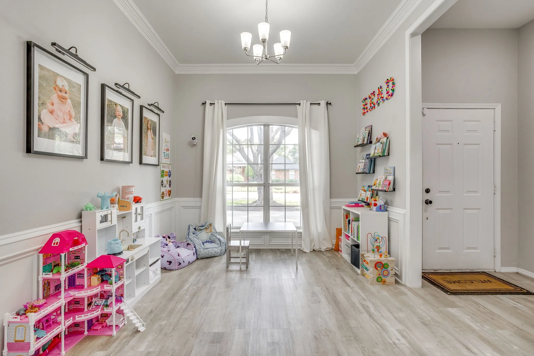 Single Family Residence For Sale in Denton County , 2637 Surrey Woods Road, Flower Mound, Texas 75028, 4 Bedroom, 3 Bathroom, 2 Garage spaces, 2,353 Sqft, built in 1988, mls#21396529, Real Estate Agent in Flower Mound, Homes For Sale in Denton county, Homes For Sale in Flower Mound, Realtor in Flower Mound Texas, Real Estate Brokerage Independent Realty Texas, Luminita Cordes Realtor