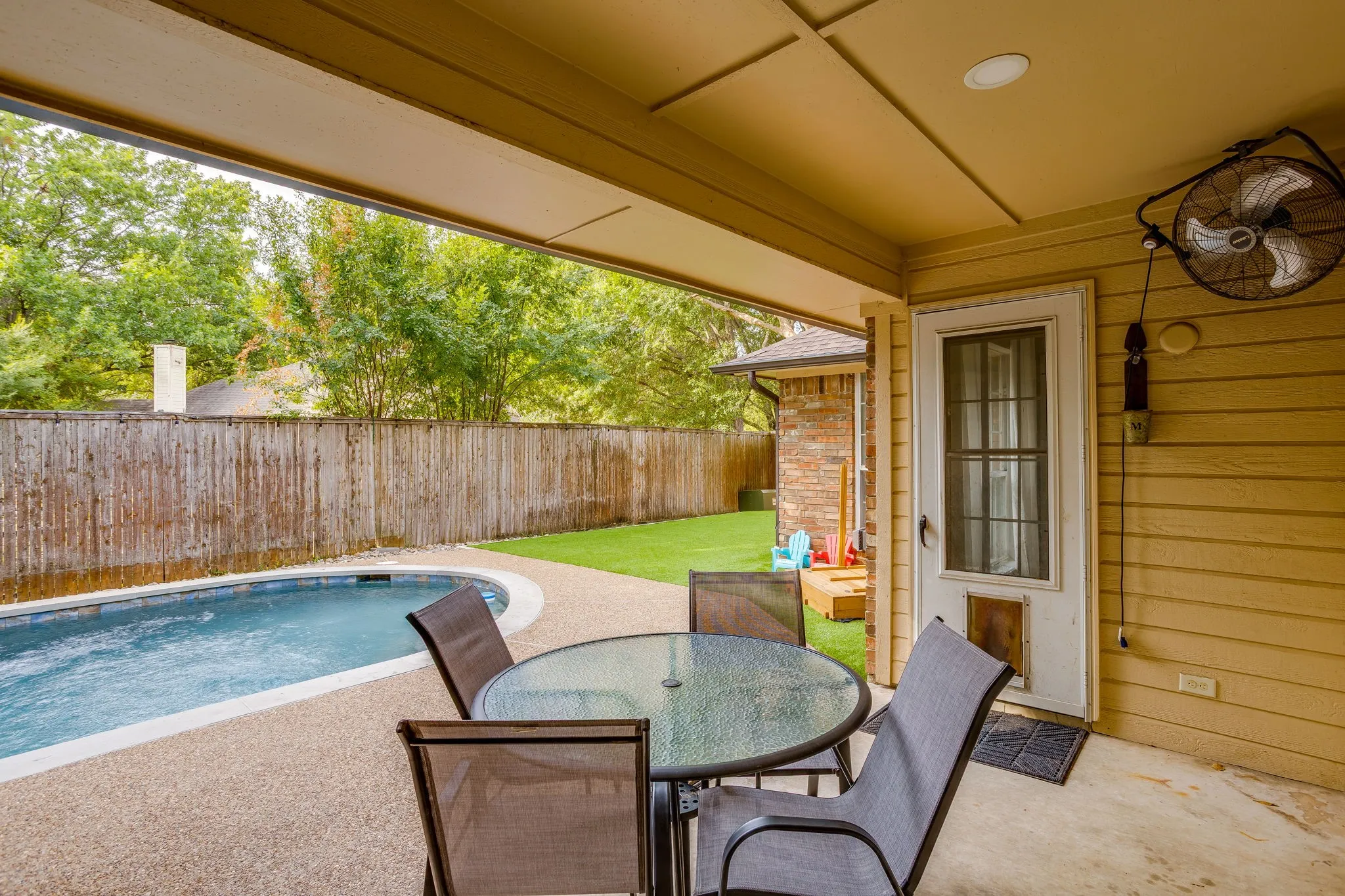 Single Family Residence For Sale in Denton County , 2637 Surrey Woods Road, Flower Mound, Texas 75028, 4 Bedroom, 3 Bathroom, 2 Garage spaces, 2,353 Sqft, built in 1988, mls#21396529, Real Estate Agent in Flower Mound, Homes For Sale in Denton county, Homes For Sale in Flower Mound, Realtor in Flower Mound Texas, Real Estate Brokerage Independent Realty Texas, Luminita Cordes Realtor