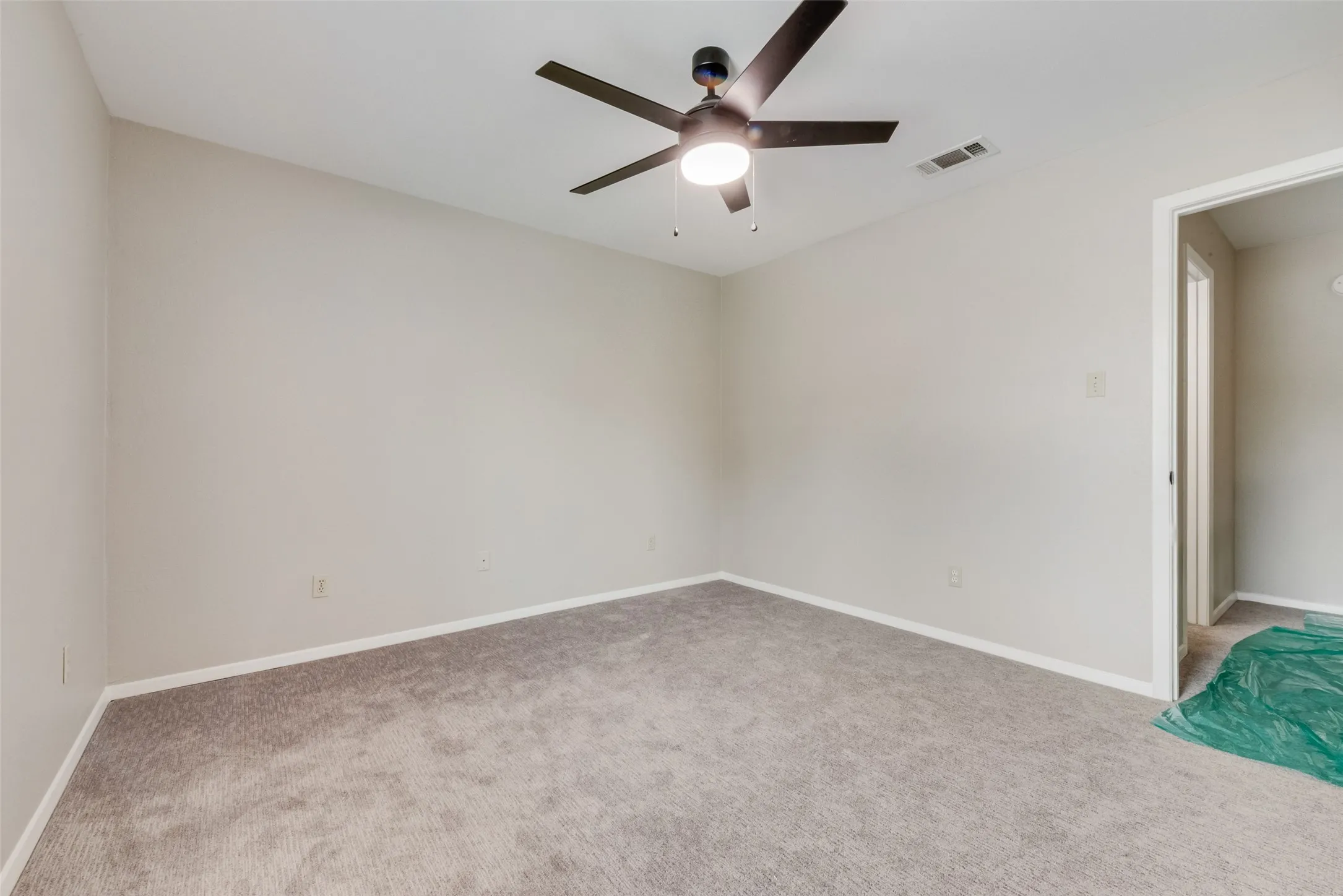 Triplex For Rent in Tarrant County , 105 Wildwood Court, Grapevine, Texas 76051, 2 Bedroom, 2 Bathroom, Garage spaces, 1,056 Sqft, built in 1985, mls#21394759, Real Estate Agent in Grapevine, Homes For Rent in Tarrant county, Homes For Rent in Grapevine, Realtor in Grapevine Texas, Real Estate Brokerage Independent Realty Texas, Luminita Cordes Realtor