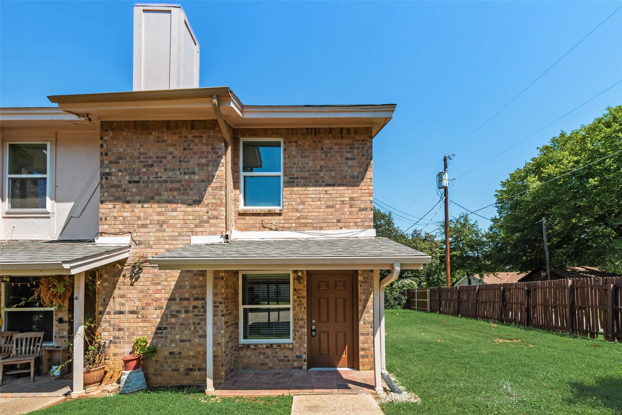 Triplex For Rent in Tarrant County , 105 Wildwood Court, Grapevine, Texas 76051, 2 Bedroom, 2 Bathroom, Garage spaces, 1,056 Sqft, built in 1985, mls#21394759, Real Estate Agent in Grapevine, Homes For Rent in Tarrant county, Homes For Rent in Grapevine, Realtor in Grapevine Texas, Real Estate Brokerage Independent Realty Texas, Luminita Cordes Realtor