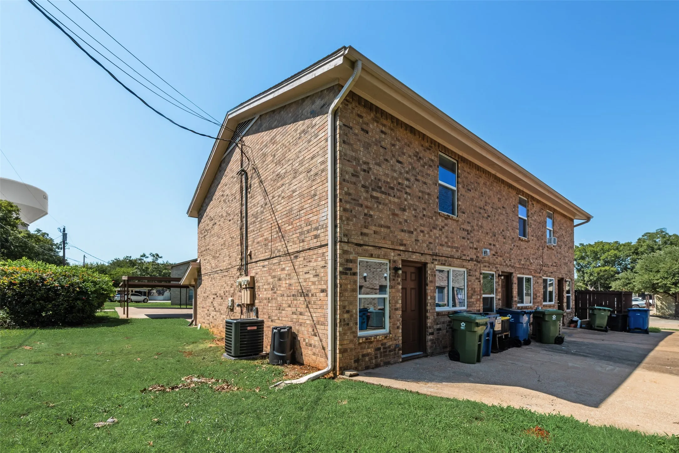 Triplex For Rent in Tarrant County , 105 Wildwood Court, Grapevine, Texas 76051, 2 Bedroom, 2 Bathroom, Garage spaces, 1,056 Sqft, built in 1985, mls#21394759, Real Estate Agent in Grapevine, Homes For Rent in Tarrant county, Homes For Rent in Grapevine, Realtor in Grapevine Texas, Real Estate Brokerage Independent Realty Texas, Luminita Cordes Realtor