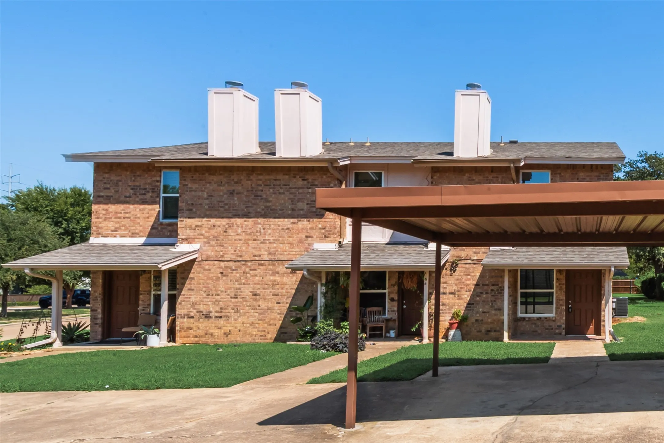 Triplex For Rent in Tarrant County , 105 Wildwood Court, Grapevine, Texas 76051, 2 Bedroom, 2 Bathroom, Garage spaces, 1,056 Sqft, built in 1985, mls#21394759, Real Estate Agent in Grapevine, Homes For Rent in Tarrant county, Homes For Rent in Grapevine, Realtor in Grapevine Texas, Real Estate Brokerage Independent Realty Texas, Luminita Cordes Realtor
