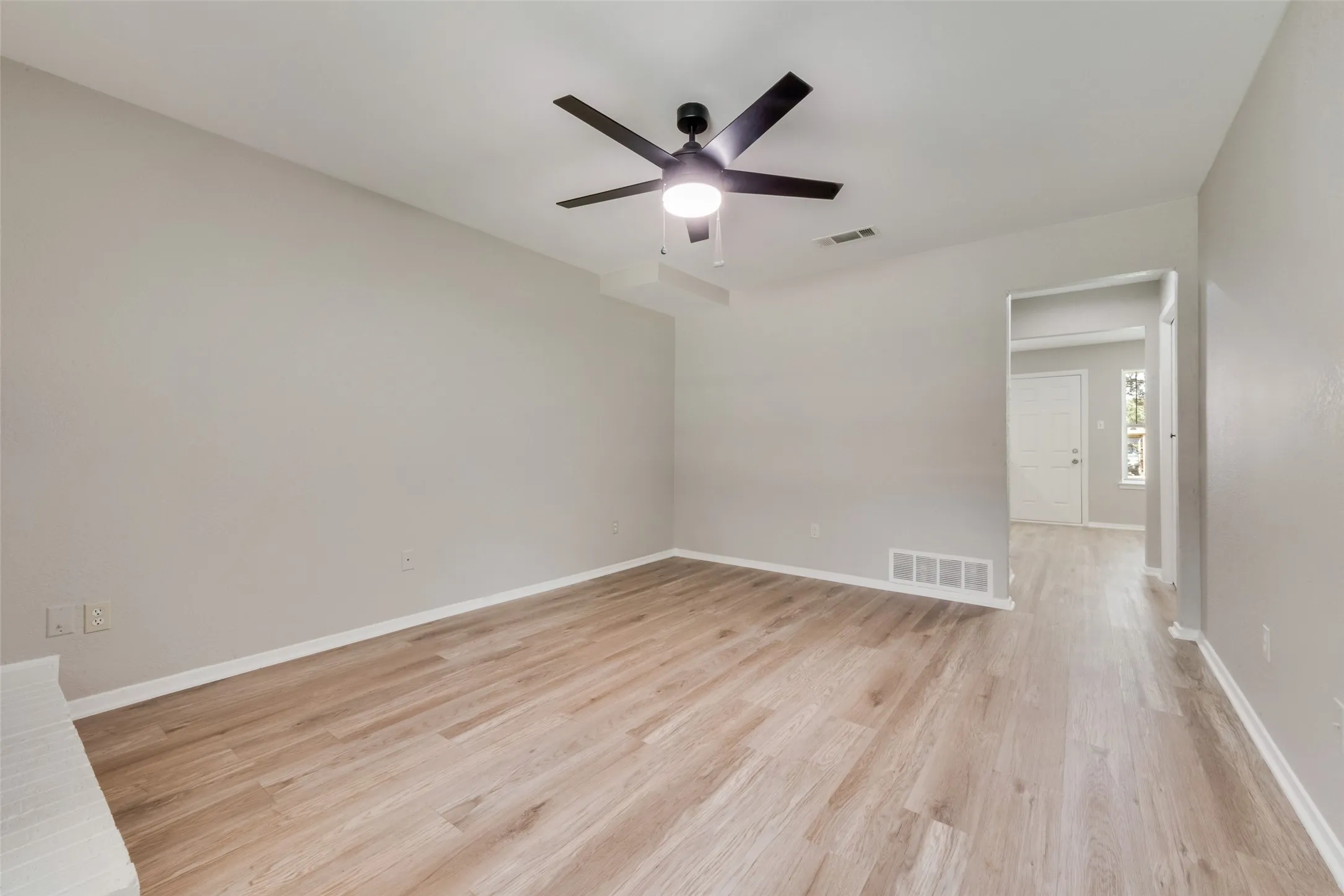 Triplex For Rent in Tarrant County , 105 Wildwood Court, Grapevine, Texas 76051, 2 Bedroom, 2 Bathroom, Garage spaces, 1,056 Sqft, built in 1985, mls#21394759, Real Estate Agent in Grapevine, Homes For Rent in Tarrant county, Homes For Rent in Grapevine, Realtor in Grapevine Texas, Real Estate Brokerage Independent Realty Texas, Luminita Cordes Realtor
