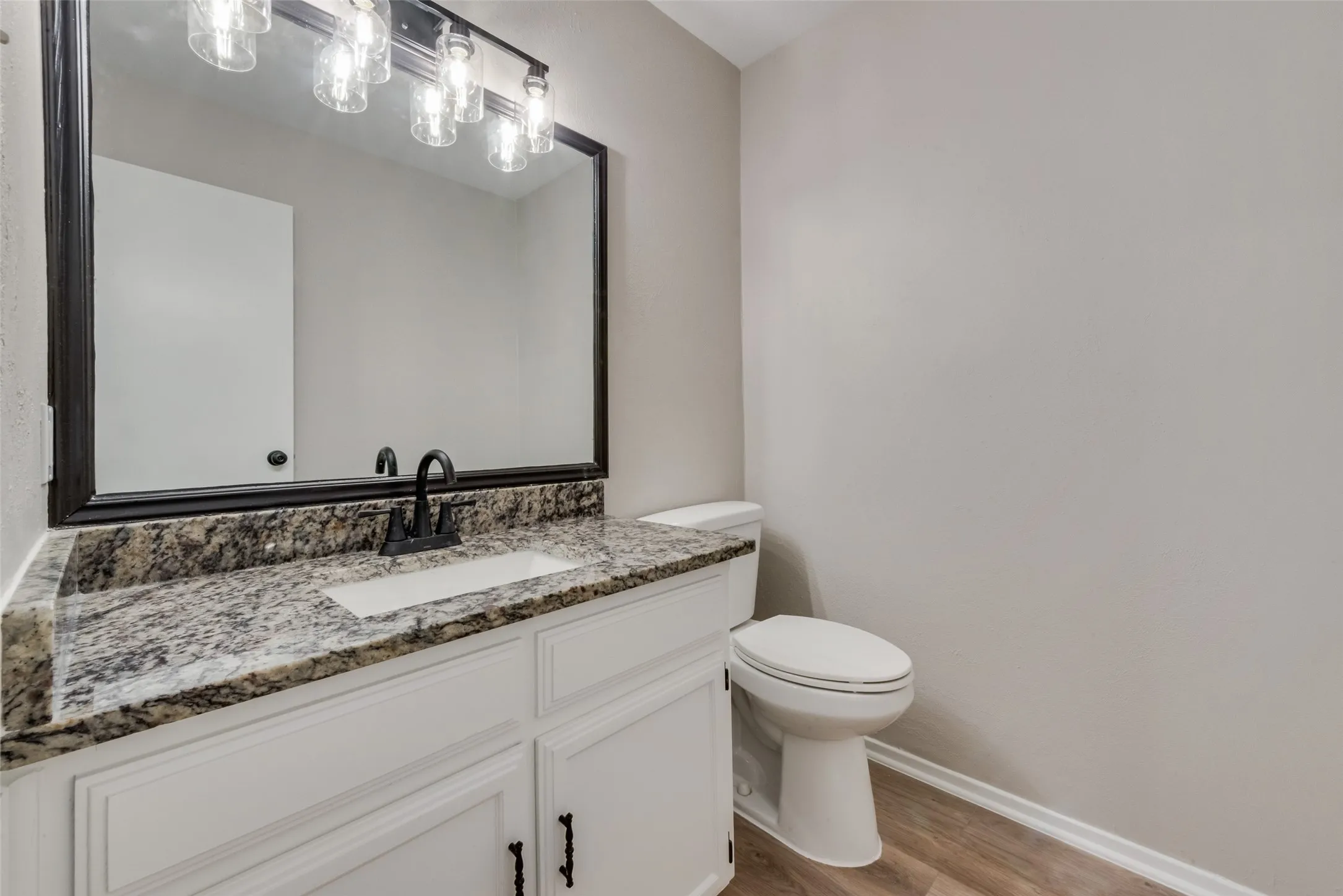 Triplex For Rent in Tarrant County , 105 Wildwood Court, Grapevine, Texas 76051, 2 Bedroom, 2 Bathroom, Garage spaces, 1,056 Sqft, built in 1985, mls#21394759, Real Estate Agent in Grapevine, Homes For Rent in Tarrant county, Homes For Rent in Grapevine, Realtor in Grapevine Texas, Real Estate Brokerage Independent Realty Texas, Luminita Cordes Realtor