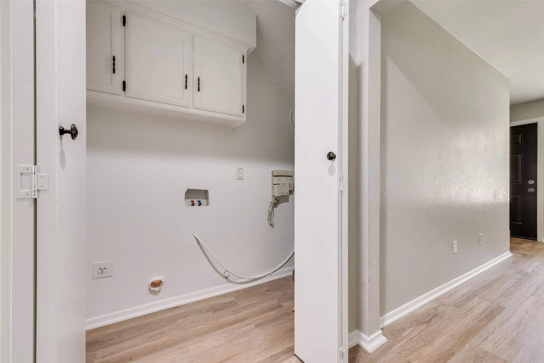 Triplex For Rent in Tarrant County , 105 Wildwood Court, Grapevine, Texas 76051, 2 Bedroom, 2 Bathroom, Garage spaces, 1,056 Sqft, built in 1985, mls#21394759, Real Estate Agent in Grapevine, Homes For Rent in Tarrant county, Homes For Rent in Grapevine, Realtor in Grapevine Texas, Real Estate Brokerage Independent Realty Texas, Luminita Cordes Realtor