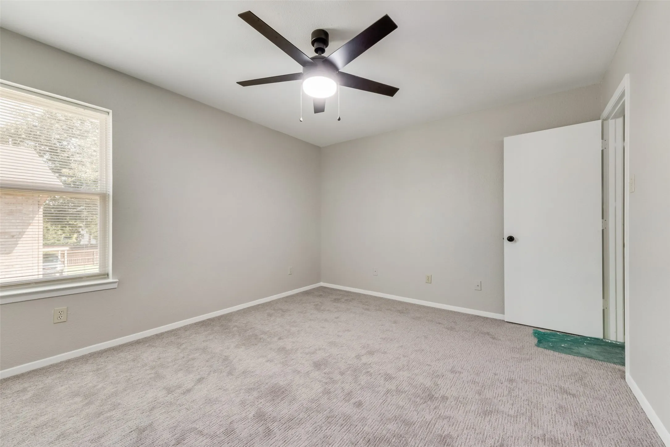 Triplex For Rent in Tarrant County , 105 Wildwood Court, Grapevine, Texas 76051, 2 Bedroom, 2 Bathroom, Garage spaces, 1,056 Sqft, built in 1985, mls#21394759, Real Estate Agent in Grapevine, Homes For Rent in Tarrant county, Homes For Rent in Grapevine, Realtor in Grapevine Texas, Real Estate Brokerage Independent Realty Texas, Luminita Cordes Realtor