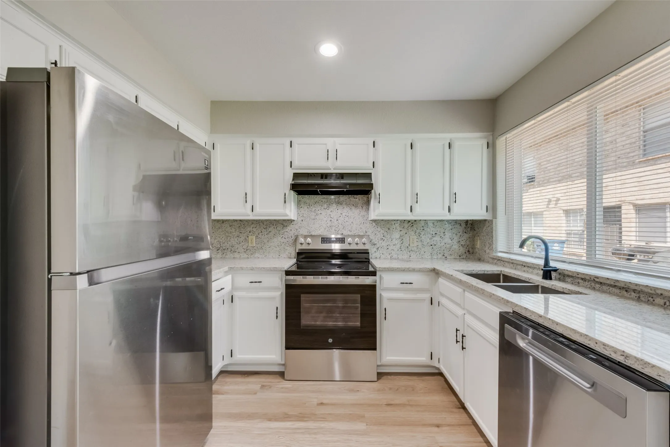Triplex For Rent in Tarrant County , 105 Wildwood Court, Grapevine, Texas 76051, 2 Bedroom, 2 Bathroom, Garage spaces, 1,056 Sqft, built in 1985, mls#21394759, Real Estate Agent in Grapevine, Homes For Rent in Tarrant county, Homes For Rent in Grapevine, Realtor in Grapevine Texas, Real Estate Brokerage Independent Realty Texas, Luminita Cordes Realtor