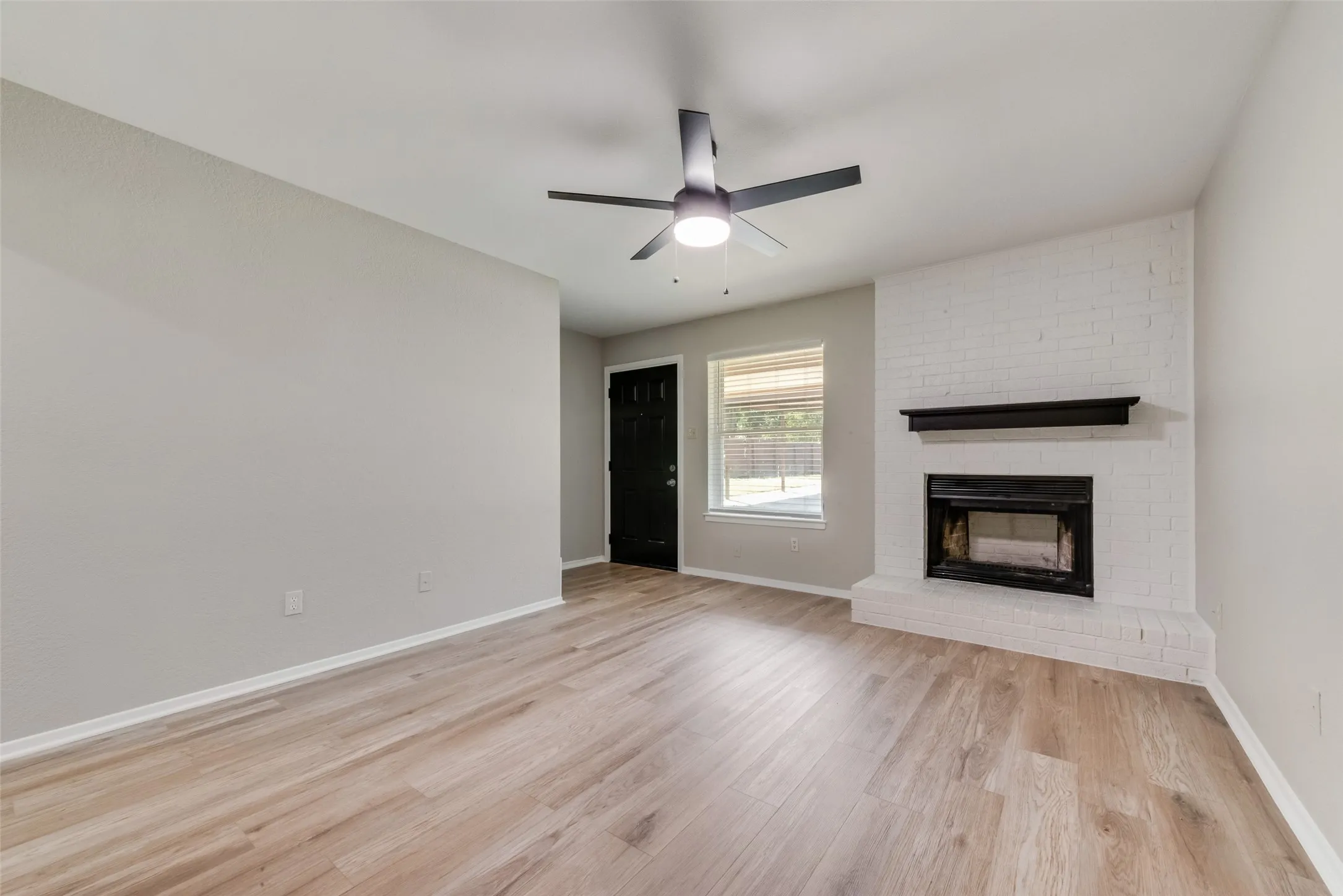 Triplex For Rent in Tarrant County , 105 Wildwood Court, Grapevine, Texas 76051, 2 Bedroom, 2 Bathroom, Garage spaces, 1,056 Sqft, built in 1985, mls#21394759, Real Estate Agent in Grapevine, Homes For Rent in Tarrant county, Homes For Rent in Grapevine, Realtor in Grapevine Texas, Real Estate Brokerage Independent Realty Texas, Luminita Cordes Realtor