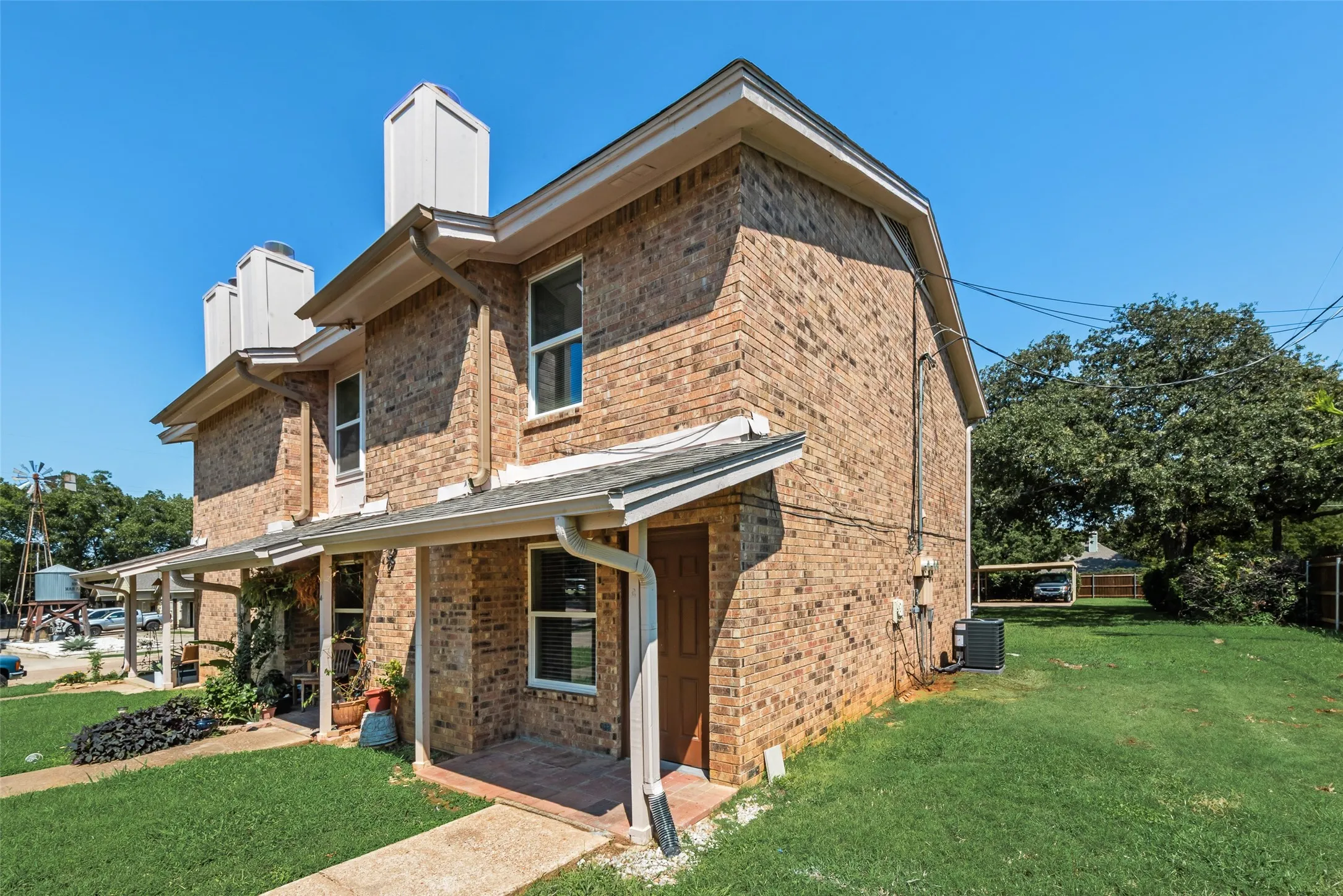 Triplex For Rent in Tarrant County , 105 Wildwood Court, Grapevine, Texas 76051, 2 Bedroom, 2 Bathroom, Garage spaces, 1,056 Sqft, built in 1985, mls#21394759, Real Estate Agent in Grapevine, Homes For Rent in Tarrant county, Homes For Rent in Grapevine, Realtor in Grapevine Texas, Real Estate Brokerage Independent Realty Texas, Luminita Cordes Realtor