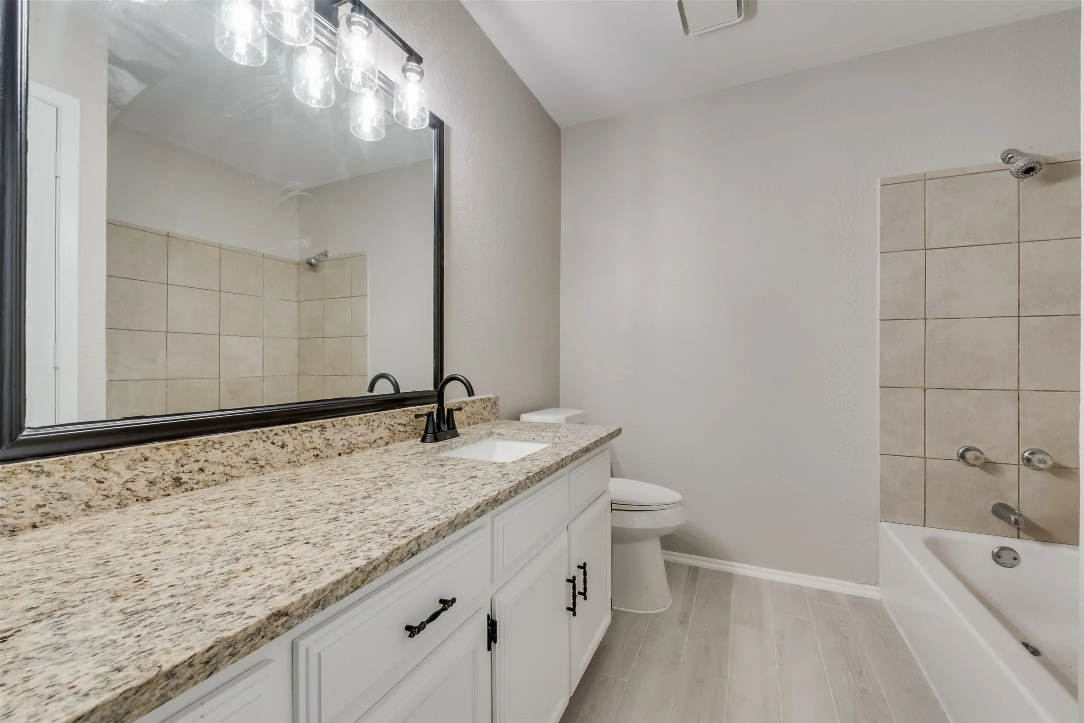 Triplex For Rent in Tarrant County , 105 Wildwood Court, Grapevine, Texas 76051, 2 Bedroom, 2 Bathroom, Garage spaces, 1,056 Sqft, built in 1985, mls#21394759, Real Estate Agent in Grapevine, Homes For Rent in Tarrant county, Homes For Rent in Grapevine, Realtor in Grapevine Texas, Real Estate Brokerage Independent Realty Texas, Luminita Cordes Realtor