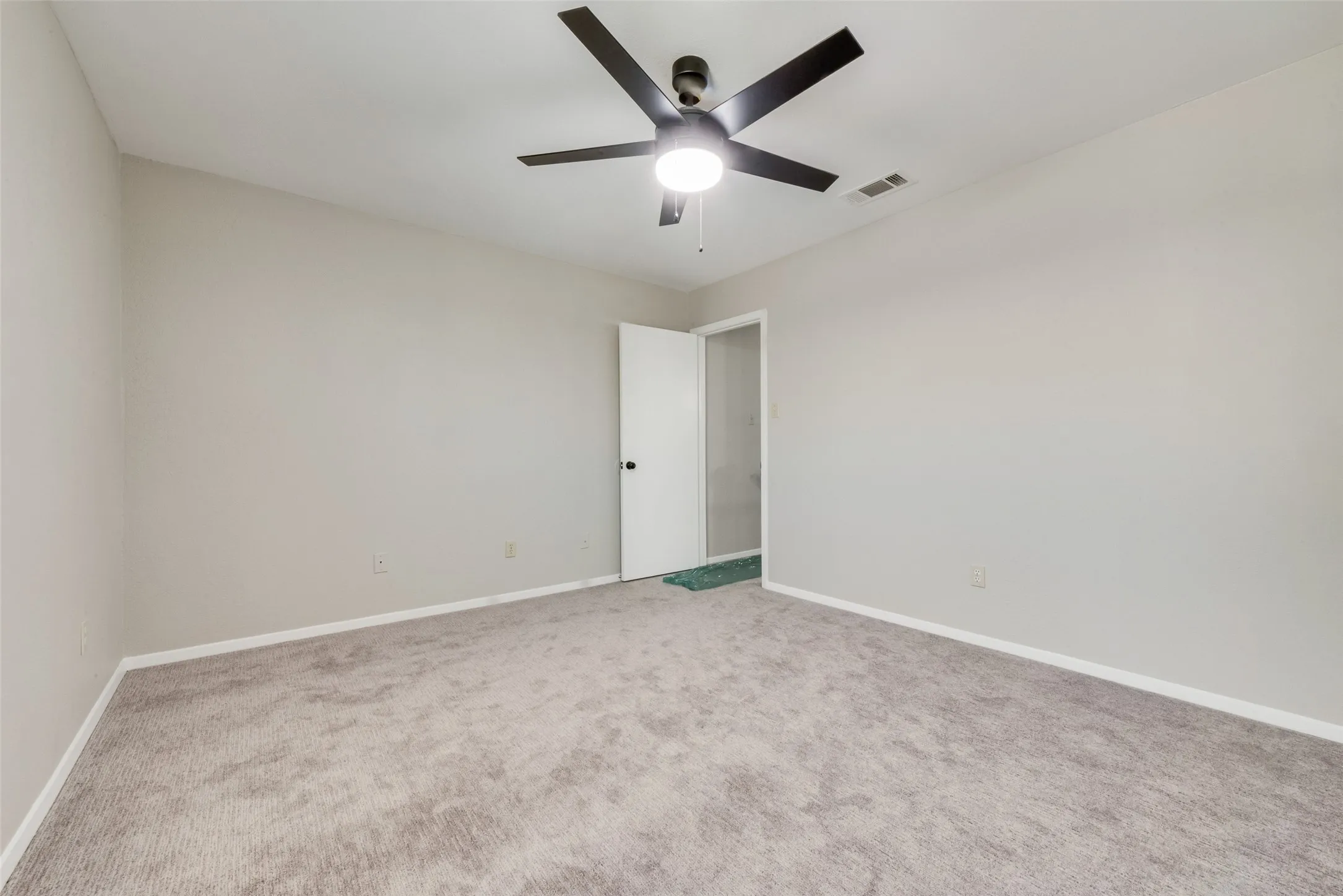 Triplex For Rent in Tarrant County , 105 Wildwood Court, Grapevine, Texas 76051, 2 Bedroom, 2 Bathroom, Garage spaces, 1,056 Sqft, built in 1985, mls#21394759, Real Estate Agent in Grapevine, Homes For Rent in Tarrant county, Homes For Rent in Grapevine, Realtor in Grapevine Texas, Real Estate Brokerage Independent Realty Texas, Luminita Cordes Realtor