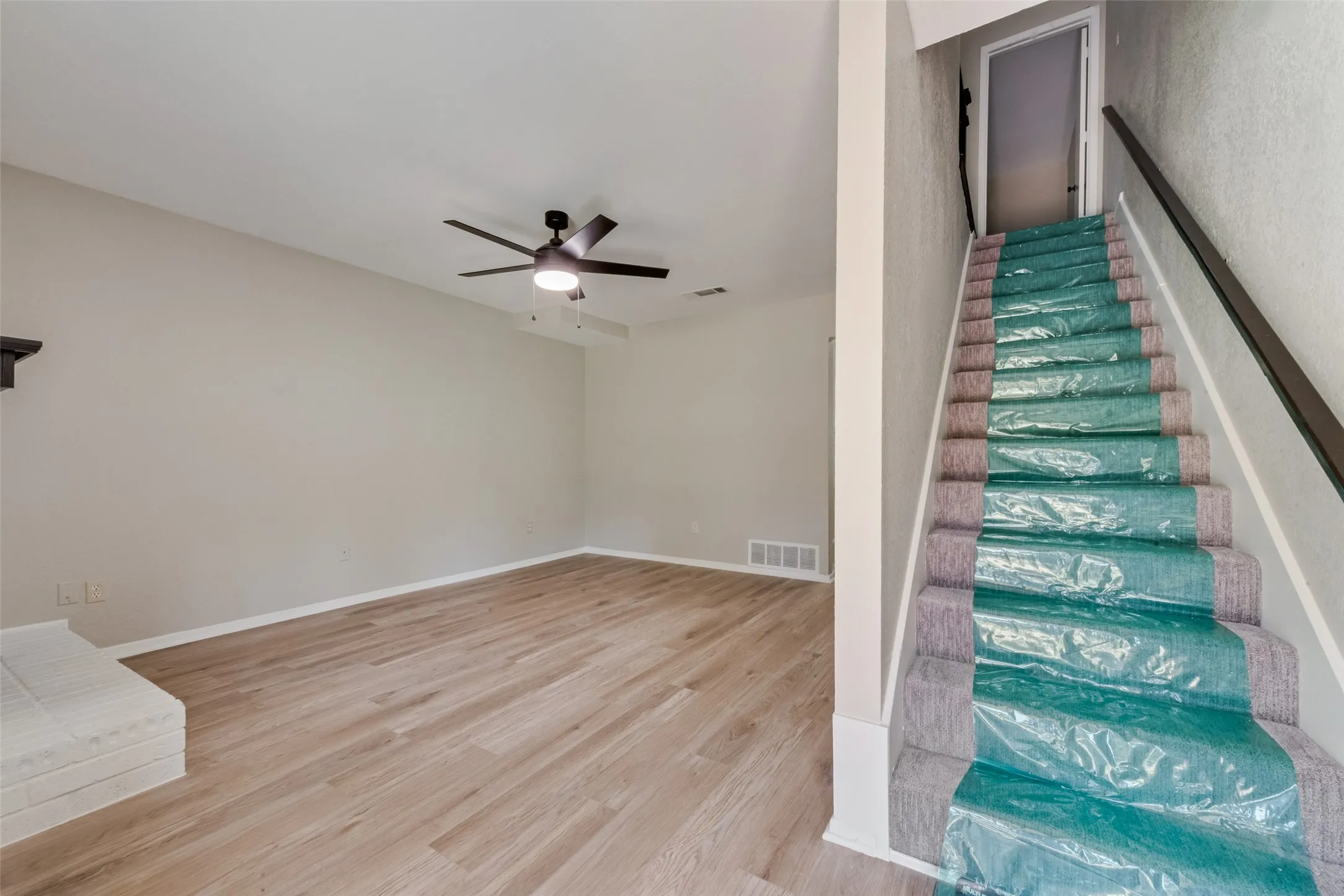 Triplex For Rent in Tarrant County , 105 Wildwood Court, Grapevine, Texas 76051, 2 Bedroom, 2 Bathroom, Garage spaces, 1,056 Sqft, built in 1985, mls#21394759, Real Estate Agent in Grapevine, Homes For Rent in Tarrant county, Homes For Rent in Grapevine, Realtor in Grapevine Texas, Real Estate Brokerage Independent Realty Texas, Luminita Cordes Realtor