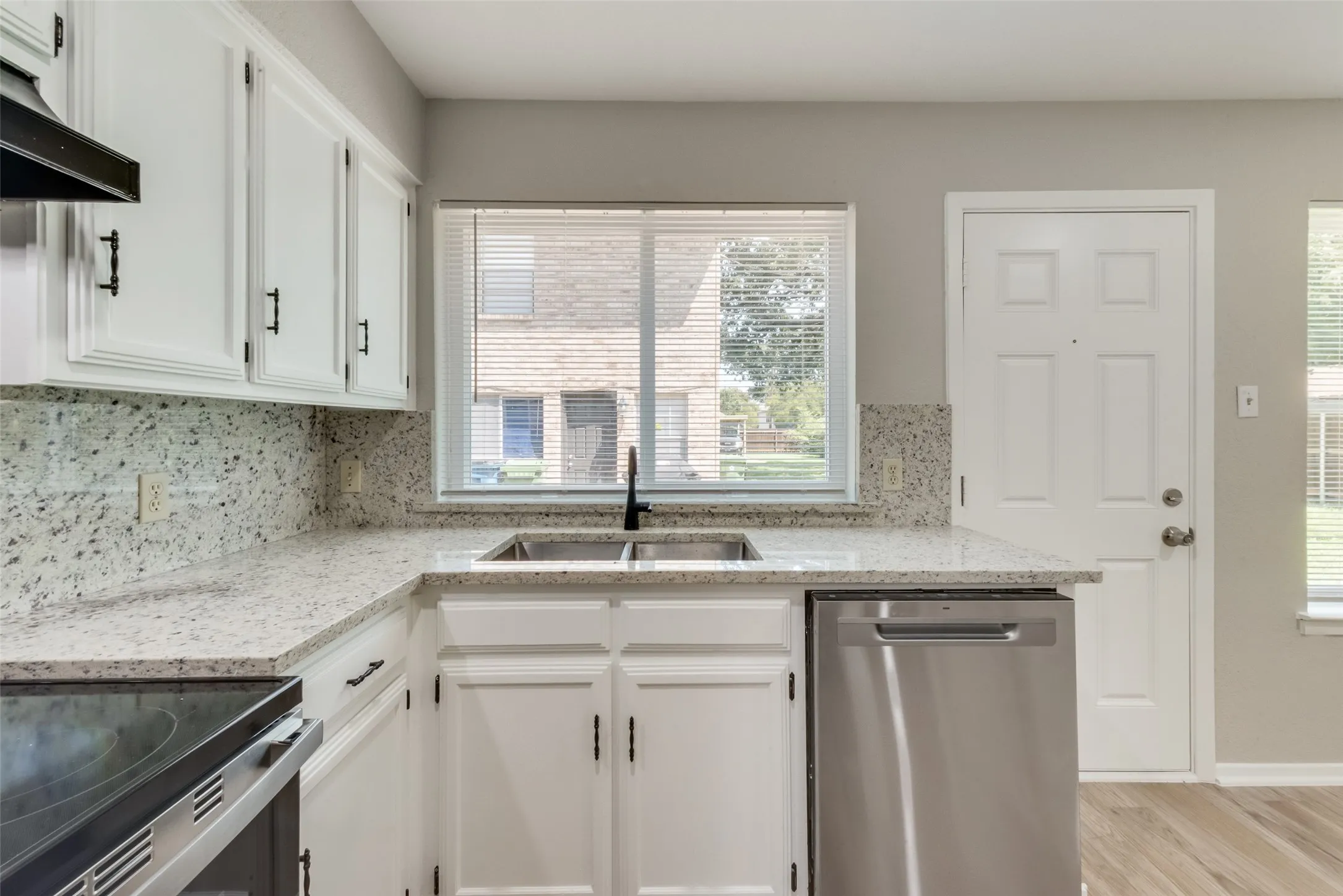 Triplex For Rent in Tarrant County , 105 Wildwood Court, Grapevine, Texas 76051, 2 Bedroom, 2 Bathroom, Garage spaces, 1,056 Sqft, built in 1985, mls#21394759, Real Estate Agent in Grapevine, Homes For Rent in Tarrant county, Homes For Rent in Grapevine, Realtor in Grapevine Texas, Real Estate Brokerage Independent Realty Texas, Luminita Cordes Realtor