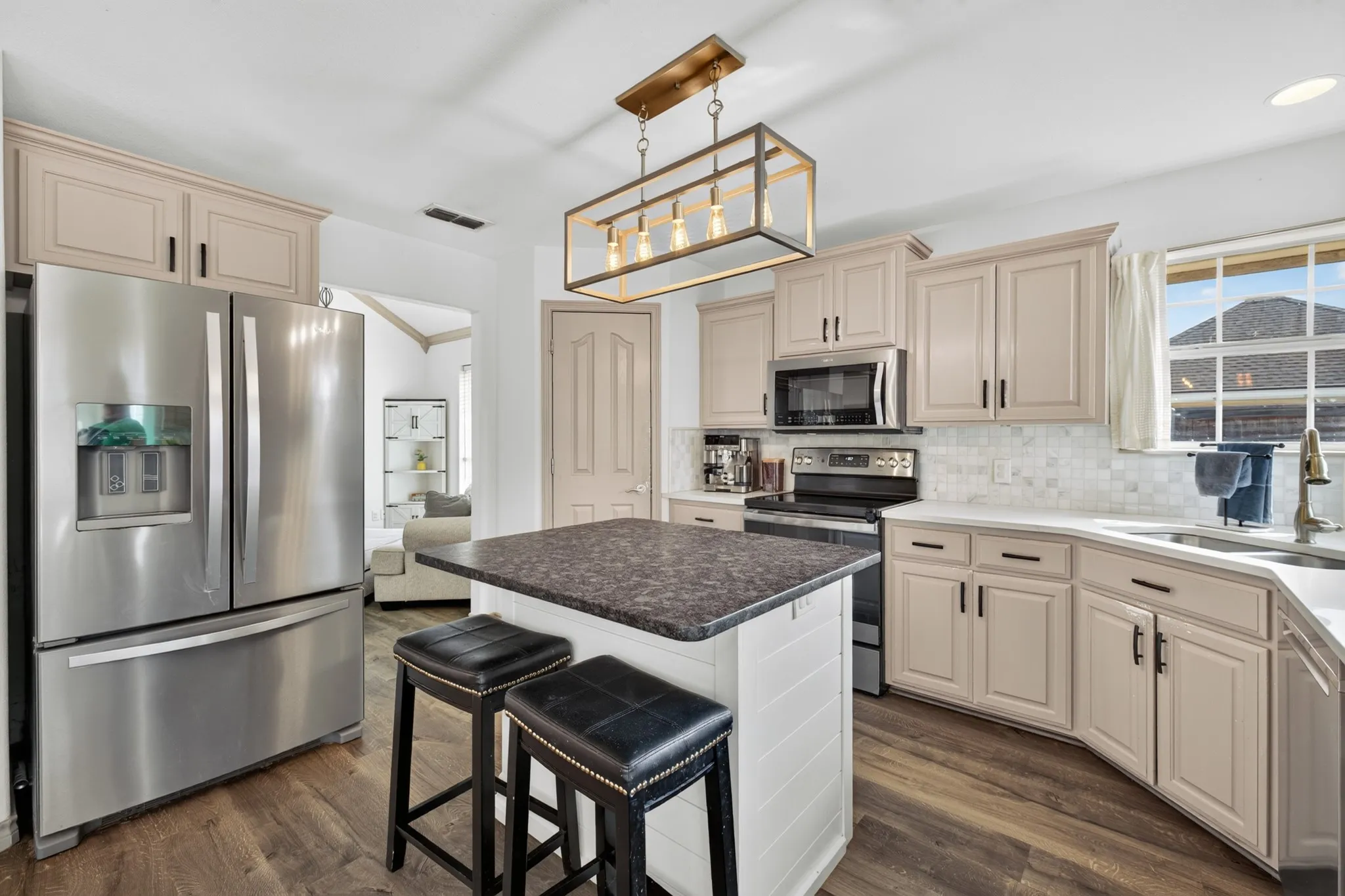 Single Family Residence For Sale in Taylor County , 5441 Wagon Wheel Avenue, Abilene, Texas 79606, 3 Bedroom, 2 Bathroom, 2 Garage spaces, 1,718 Sqft, built in 2003, mls#21388495, Real Estate Agent in Abilene, Homes For Sale in Taylor county, Homes For Sale in Abilene, Realtor in Abilene Texas, Real Estate Brokerage Independent Realty Texas, Luminita Cordes Realtor