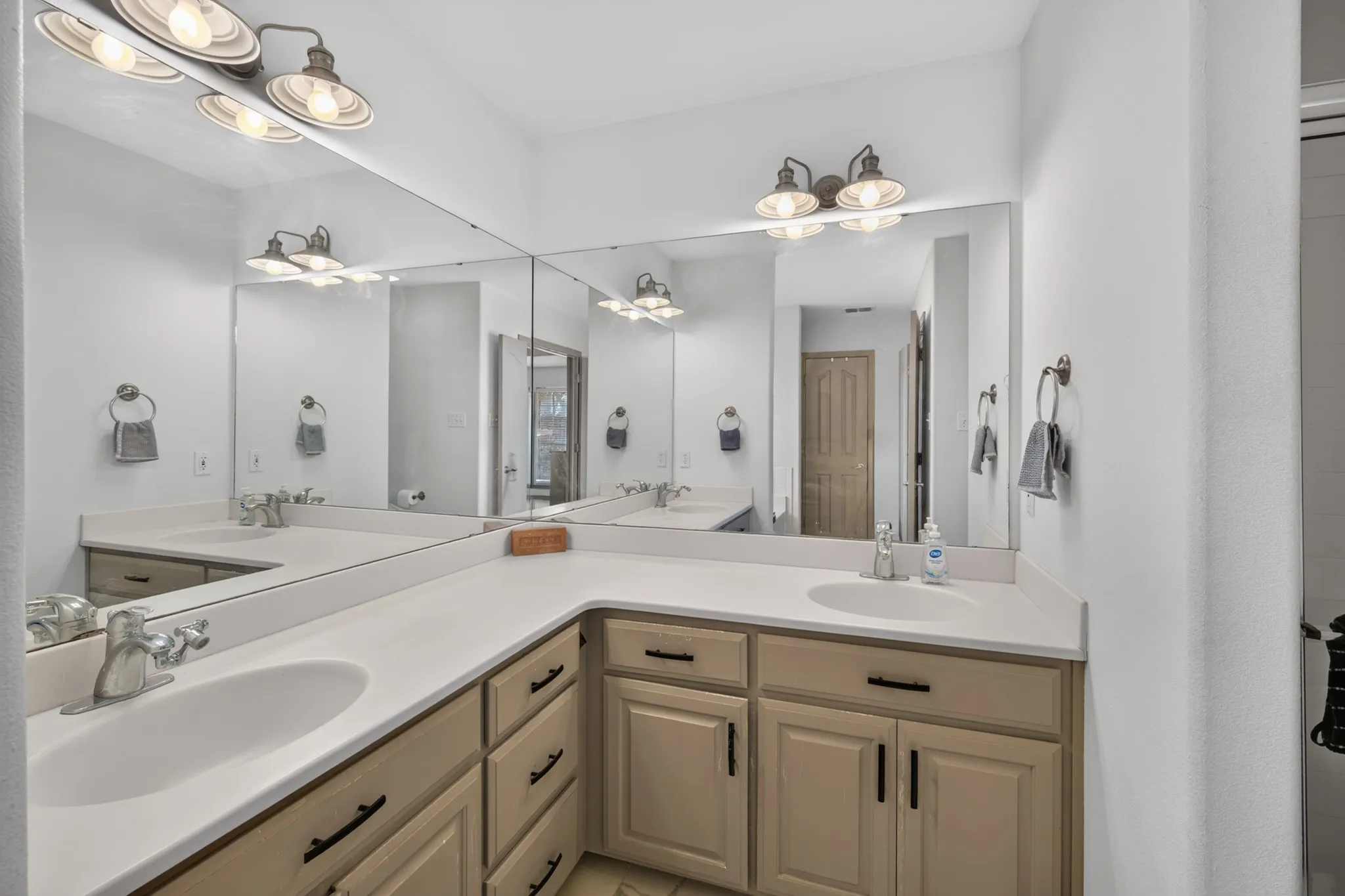Single Family Residence For Sale in Taylor County , 5441 Wagon Wheel Avenue, Abilene, Texas 79606, 3 Bedroom, 2 Bathroom, 2 Garage spaces, 1,718 Sqft, built in 2003, mls#21388495, Real Estate Agent in Abilene, Homes For Sale in Taylor county, Homes For Sale in Abilene, Realtor in Abilene Texas, Real Estate Brokerage Independent Realty Texas, Luminita Cordes Realtor
