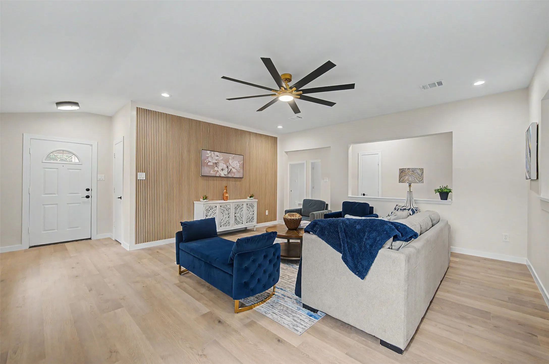 Single Family Residence For Rent in Denton County , 1641 Knight Trail, Little Elm, Texas 75036, 4 Bedroom, 2 Bathroom, 2 Garage spaces, 1,873 Sqft, built in 2005, mls#21396629, Real Estate Agent in Little Elm, Homes For Rent in Denton county, Homes For Rent in Little Elm, Realtor in Little Elm Texas, Real Estate Brokerage Independent Realty Texas, Luminita Cordes Realtor