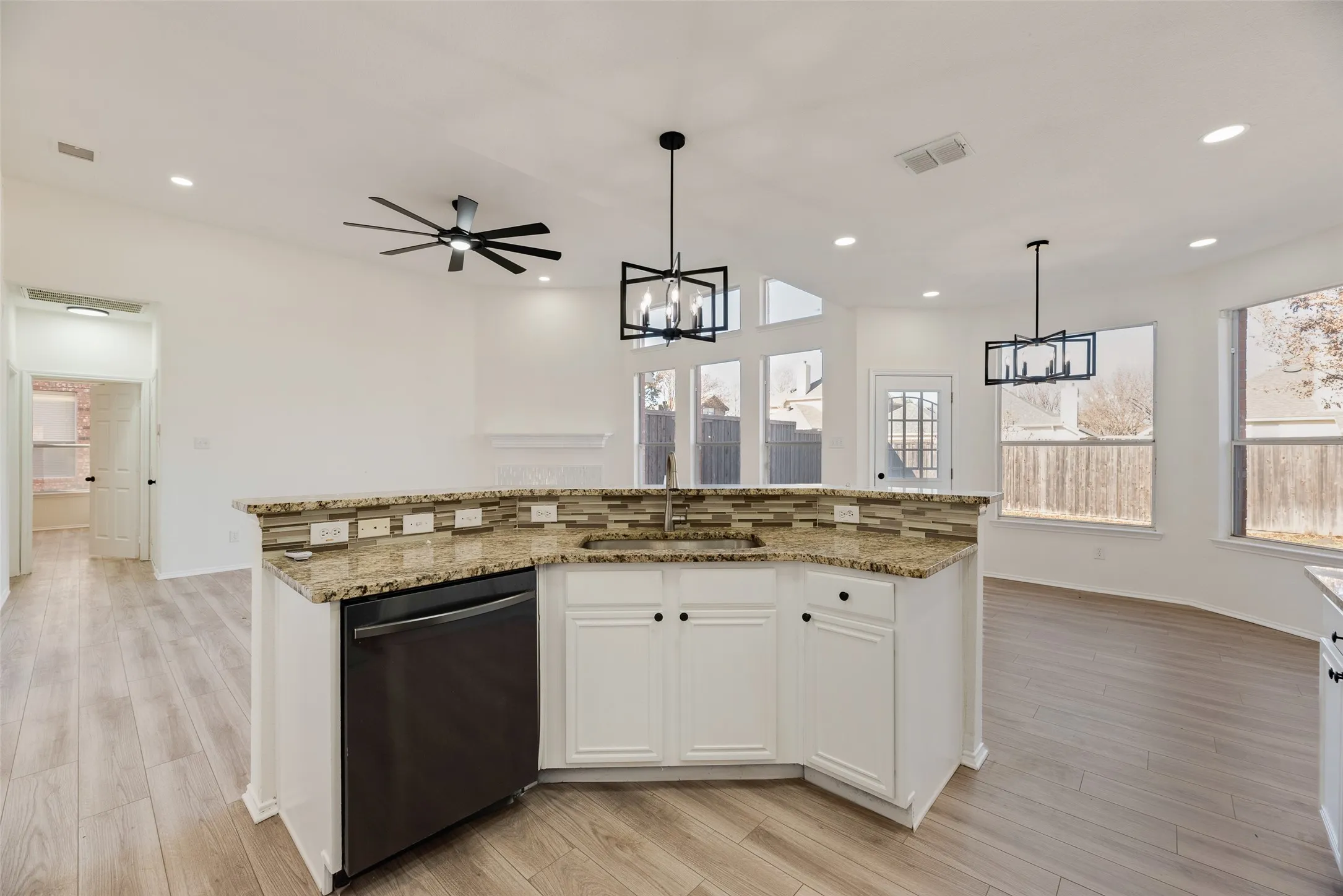Single Family Residence For Sale in Collin County , 5828 Pine Ridge Boulevard, Mc Kinney, Texas 75070, 4 Bedroom, 3 Bathroom, 2 Garage spaces, 2,904 Sqft, built in 2001, mls#21396626, Real Estate Agent in Mc Kinney, Homes For Sale in Collin county, Homes For Sale in Mc Kinney, Realtor in Mc Kinney Texas, Real Estate Brokerage Independent Realty Texas, Luminita Cordes Realtor
