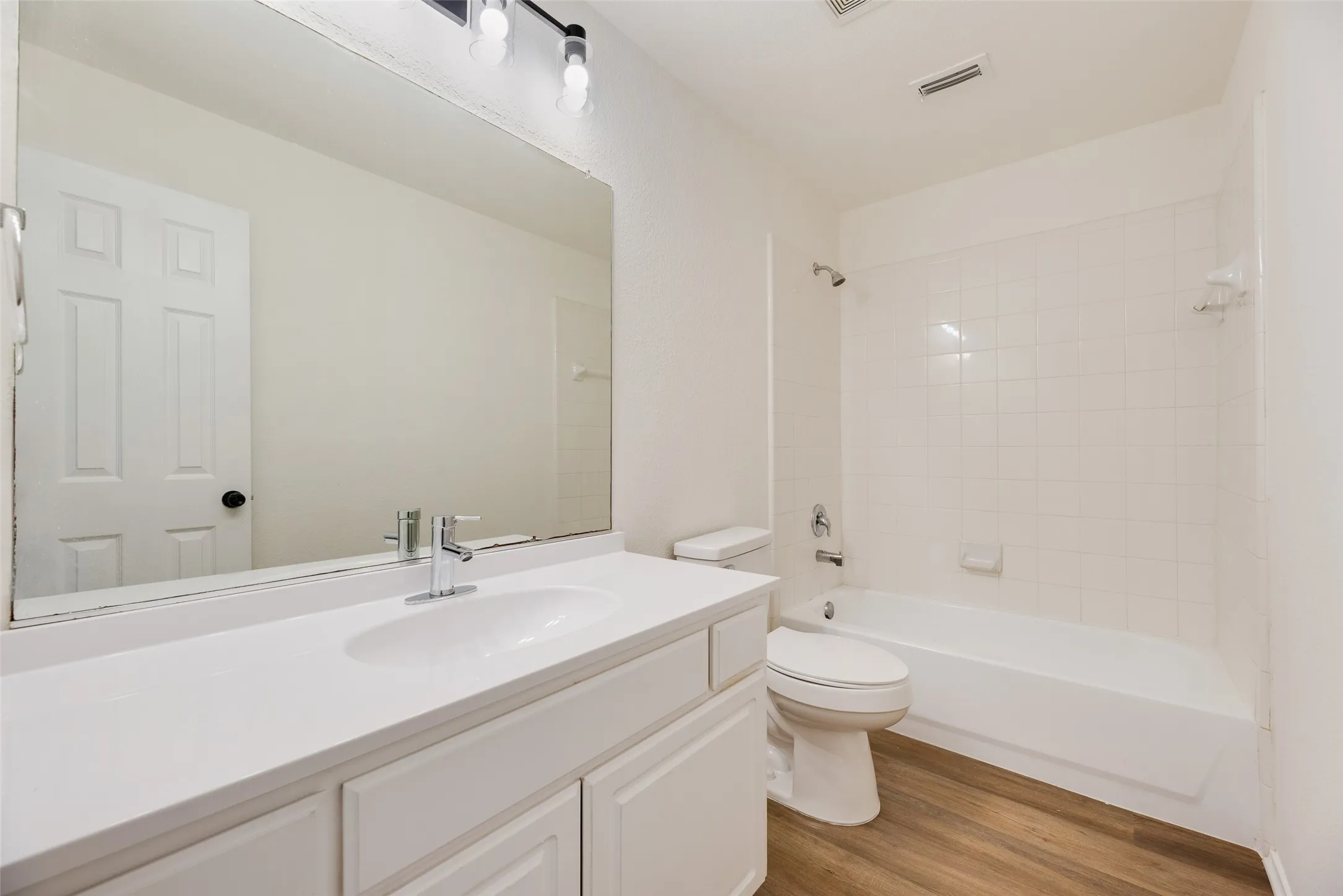 Single Family Residence For Sale in Collin County , 5828 Pine Ridge Boulevard, Mc Kinney, Texas 75070, 4 Bedroom, 3 Bathroom, 2 Garage spaces, 2,904 Sqft, built in 2001, mls#21396626, Real Estate Agent in Mc Kinney, Homes For Sale in Collin county, Homes For Sale in Mc Kinney, Realtor in Mc Kinney Texas, Real Estate Brokerage Independent Realty Texas, Luminita Cordes Realtor