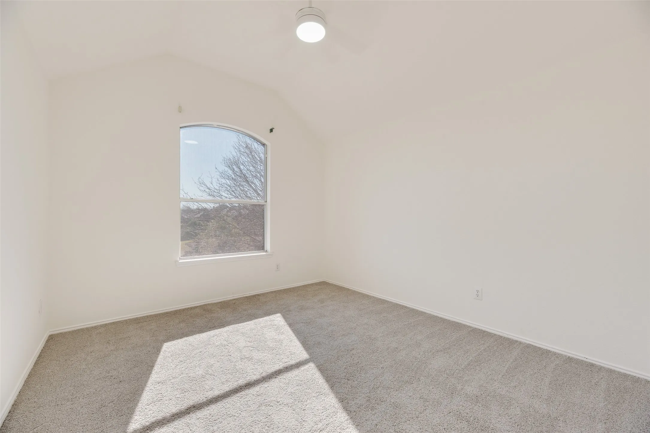 Single Family Residence For Sale in Collin County , 5828 Pine Ridge Boulevard, Mc Kinney, Texas 75070, 4 Bedroom, 3 Bathroom, 2 Garage spaces, 2,904 Sqft, built in 2001, mls#21396626, Real Estate Agent in Mc Kinney, Homes For Sale in Collin county, Homes For Sale in Mc Kinney, Realtor in Mc Kinney Texas, Real Estate Brokerage Independent Realty Texas, Luminita Cordes Realtor