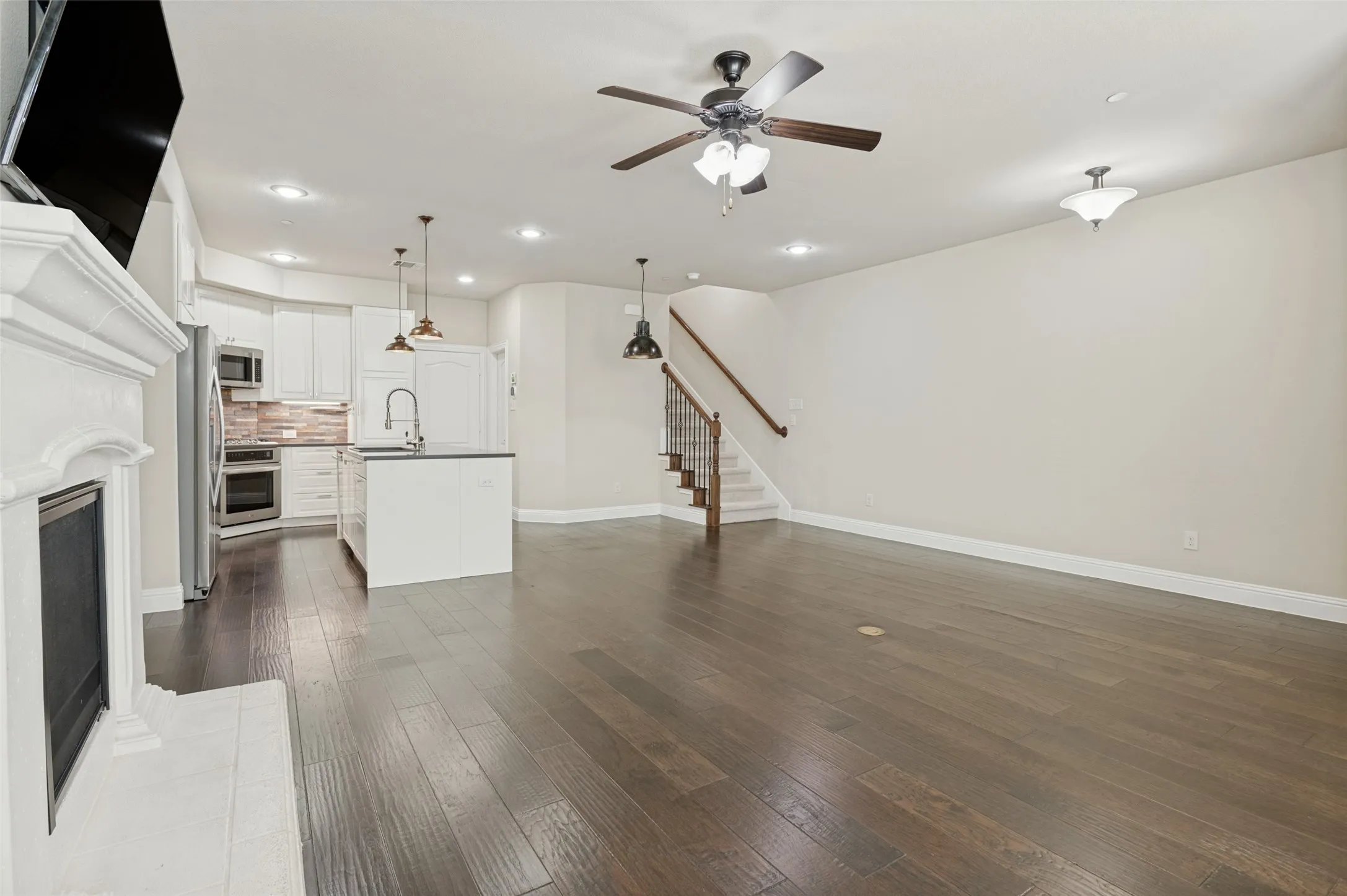 Townhouse For Sale in Denton County , 4412 Fisk Lane, Carrollton, Texas 75010, 3 Bedroom, 4 Bathroom, 2 Garage spaces, 2,238 Sqft, built in 2014, mls#21396168, Real Estate Agent in Carrollton, Homes For Sale in Denton county, Homes For Sale in Carrollton, Realtor in Carrollton Texas, Real Estate Brokerage Independent Realty Texas, Luminita Cordes Realtor