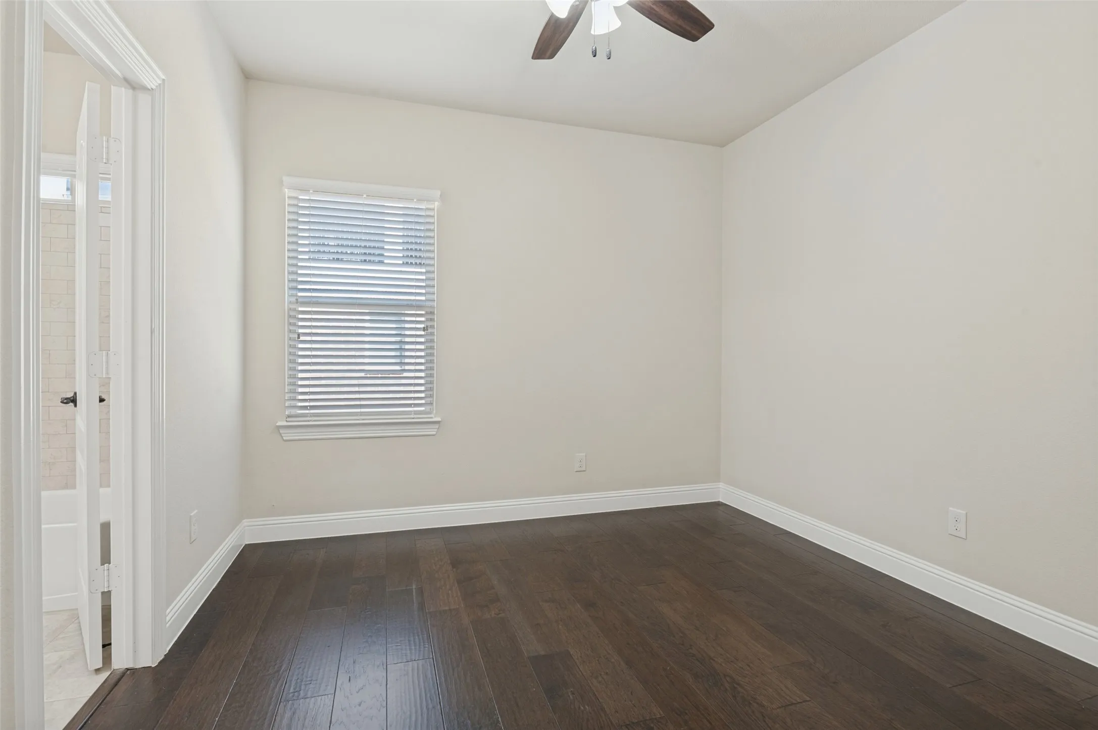 Townhouse For Sale in Denton County , 4412 Fisk Lane, Carrollton, Texas 75010, 3 Bedroom, 4 Bathroom, 2 Garage spaces, 2,238 Sqft, built in 2014, mls#21396168, Real Estate Agent in Carrollton, Homes For Sale in Denton county, Homes For Sale in Carrollton, Realtor in Carrollton Texas, Real Estate Brokerage Independent Realty Texas, Luminita Cordes Realtor