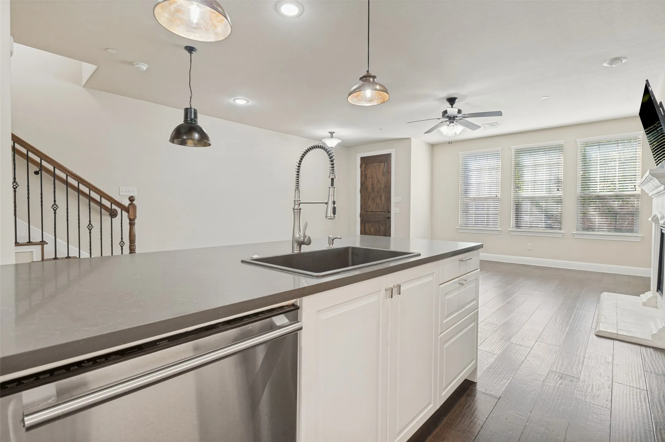 Townhouse For Sale in Denton County , 4412 Fisk Lane, Carrollton, Texas 75010, 3 Bedroom, 4 Bathroom, 2 Garage spaces, 2,238 Sqft, built in 2014, mls#21396168, Real Estate Agent in Carrollton, Homes For Sale in Denton county, Homes For Sale in Carrollton, Realtor in Carrollton Texas, Real Estate Brokerage Independent Realty Texas, Luminita Cordes Realtor