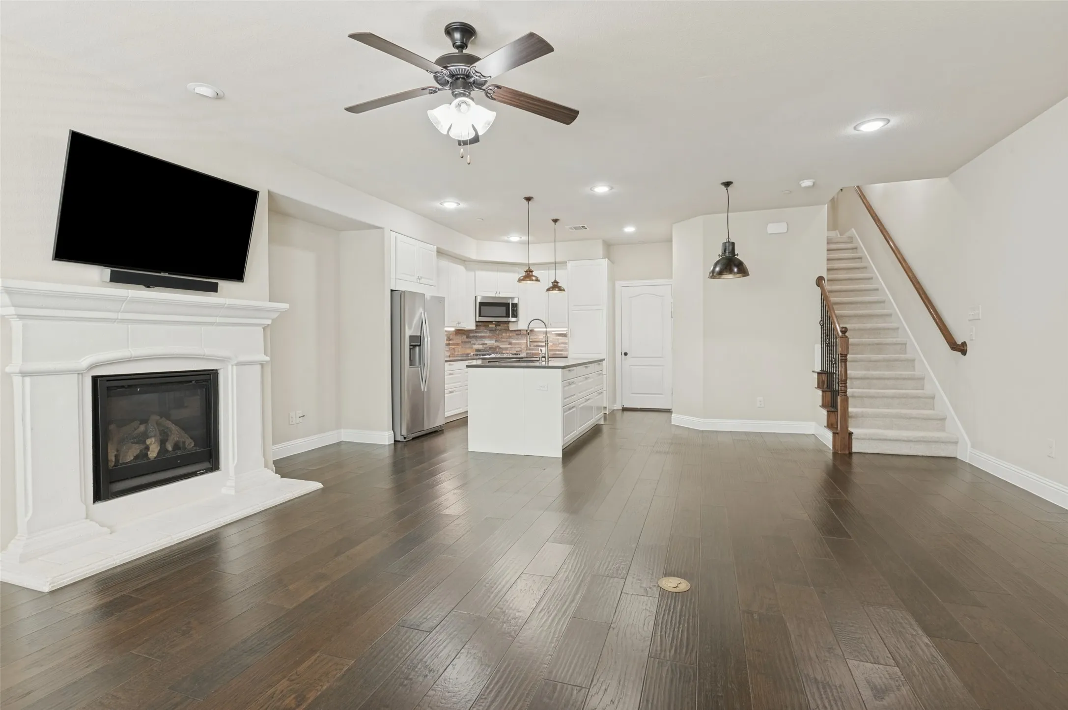 Townhouse For Sale in Denton County , 4412 Fisk Lane, Carrollton, Texas 75010, 3 Bedroom, 4 Bathroom, 2 Garage spaces, 2,238 Sqft, built in 2014, mls#21396168, Real Estate Agent in Carrollton, Homes For Sale in Denton county, Homes For Sale in Carrollton, Realtor in Carrollton Texas, Real Estate Brokerage Independent Realty Texas, Luminita Cordes Realtor