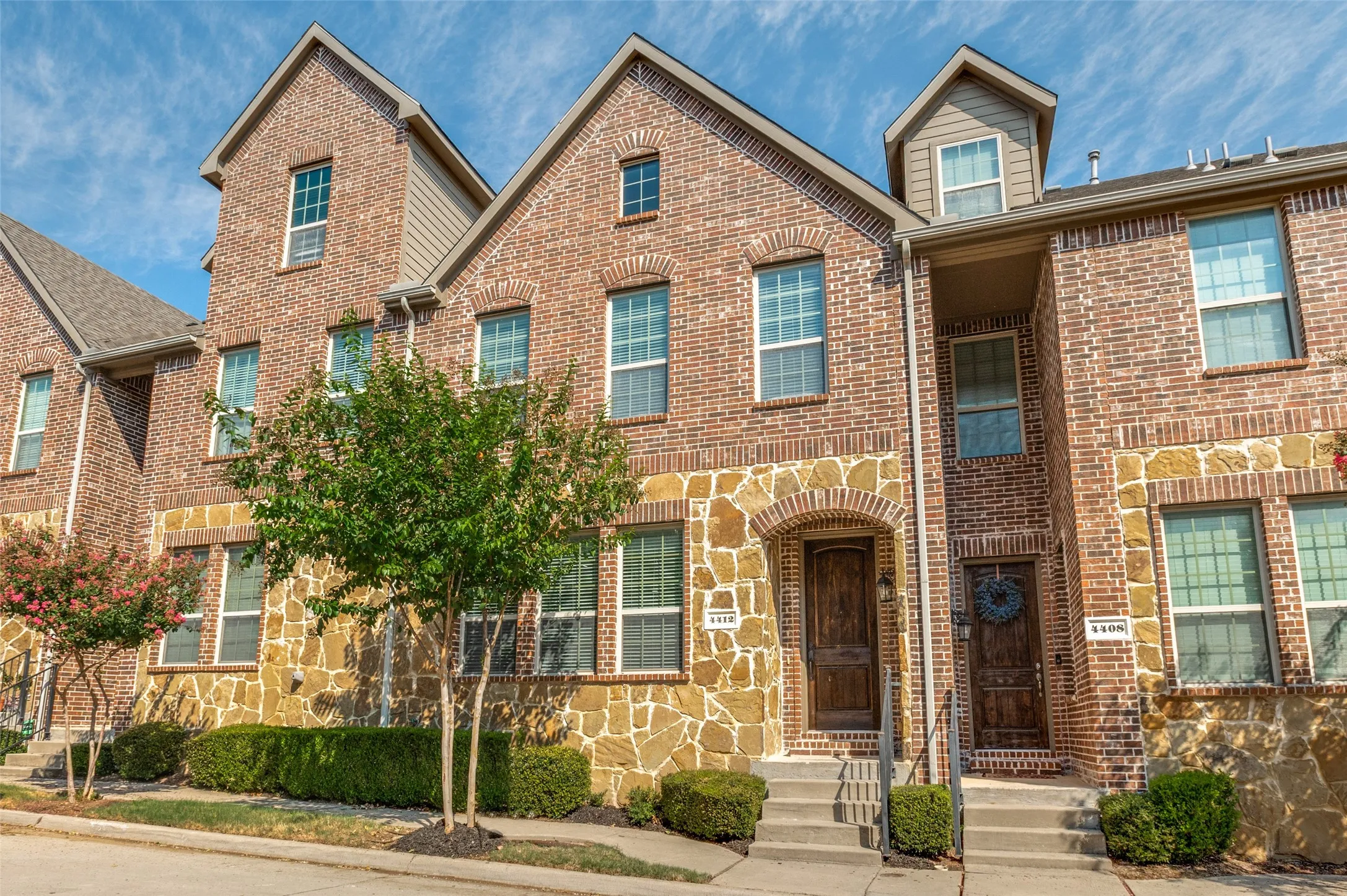 Townhouse For Sale in Denton County , 4412 Fisk Lane, Carrollton, Texas 75010, 3 Bedroom, 4 Bathroom, 2 Garage spaces, 2,238 Sqft, built in 2014, mls#21396168, Real Estate Agent in Carrollton, Homes For Sale in Denton county, Homes For Sale in Carrollton, Realtor in Carrollton Texas, Real Estate Brokerage Independent Realty Texas, Luminita Cordes Realtor