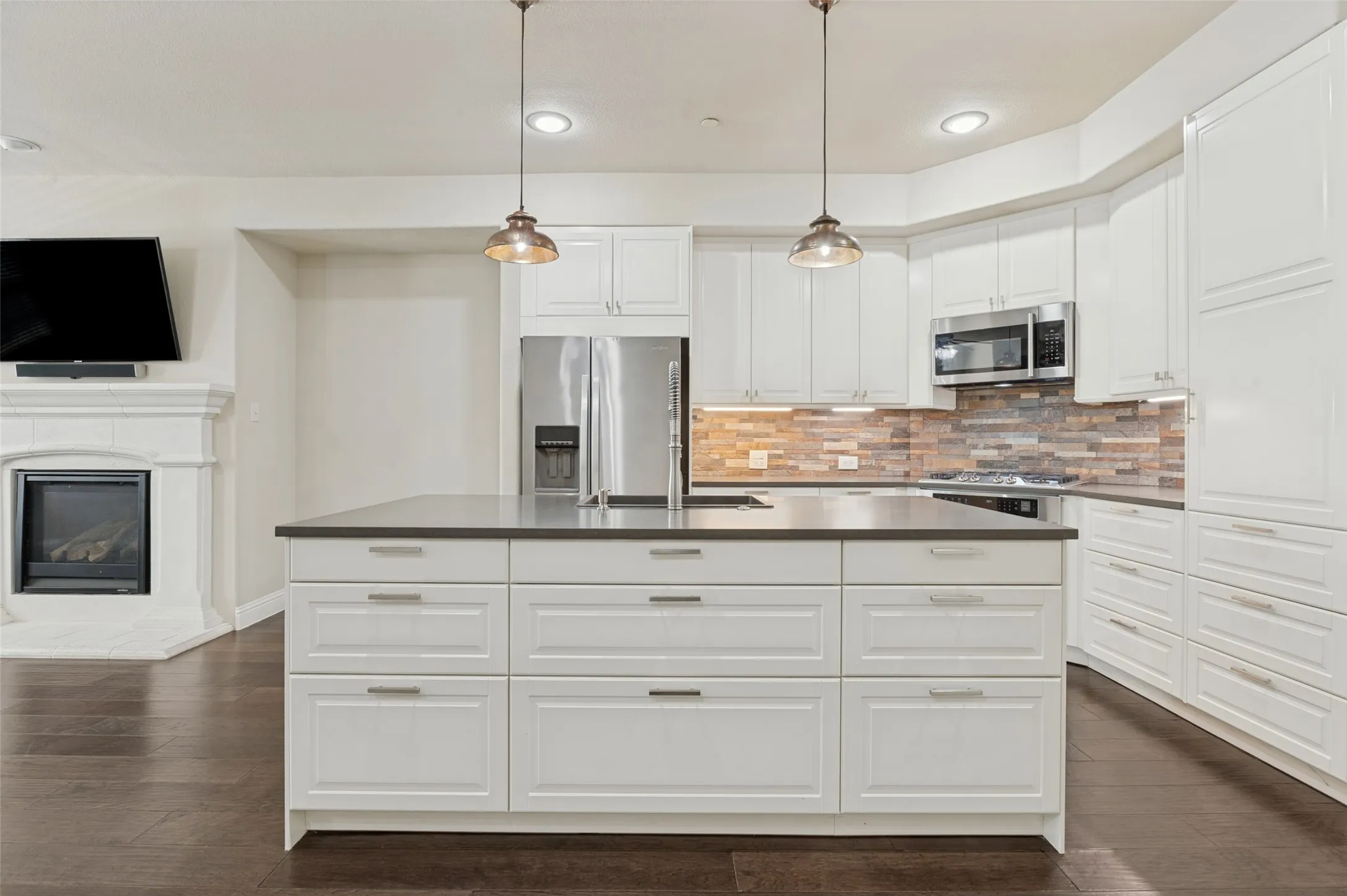 Townhouse For Sale in Denton County , 4412 Fisk Lane, Carrollton, Texas 75010, 3 Bedroom, 4 Bathroom, 2 Garage spaces, 2,238 Sqft, built in 2014, mls#21396168, Real Estate Agent in Carrollton, Homes For Sale in Denton county, Homes For Sale in Carrollton, Realtor in Carrollton Texas, Real Estate Brokerage Independent Realty Texas, Luminita Cordes Realtor