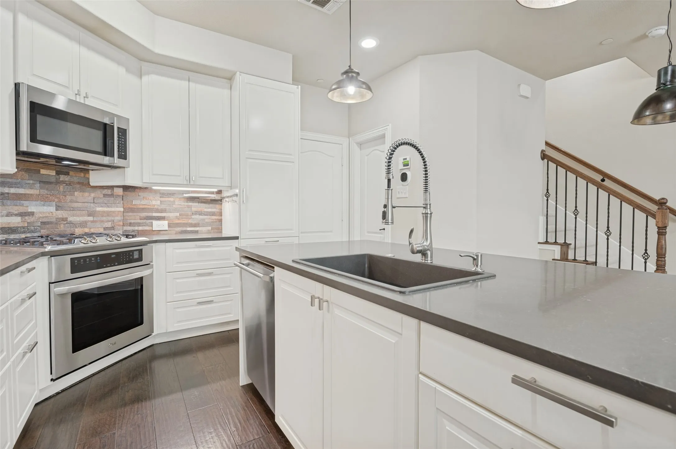 Townhouse For Sale in Denton County , 4412 Fisk Lane, Carrollton, Texas 75010, 3 Bedroom, 4 Bathroom, 2 Garage spaces, 2,238 Sqft, built in 2014, mls#21396168, Real Estate Agent in Carrollton, Homes For Sale in Denton county, Homes For Sale in Carrollton, Realtor in Carrollton Texas, Real Estate Brokerage Independent Realty Texas, Luminita Cordes Realtor