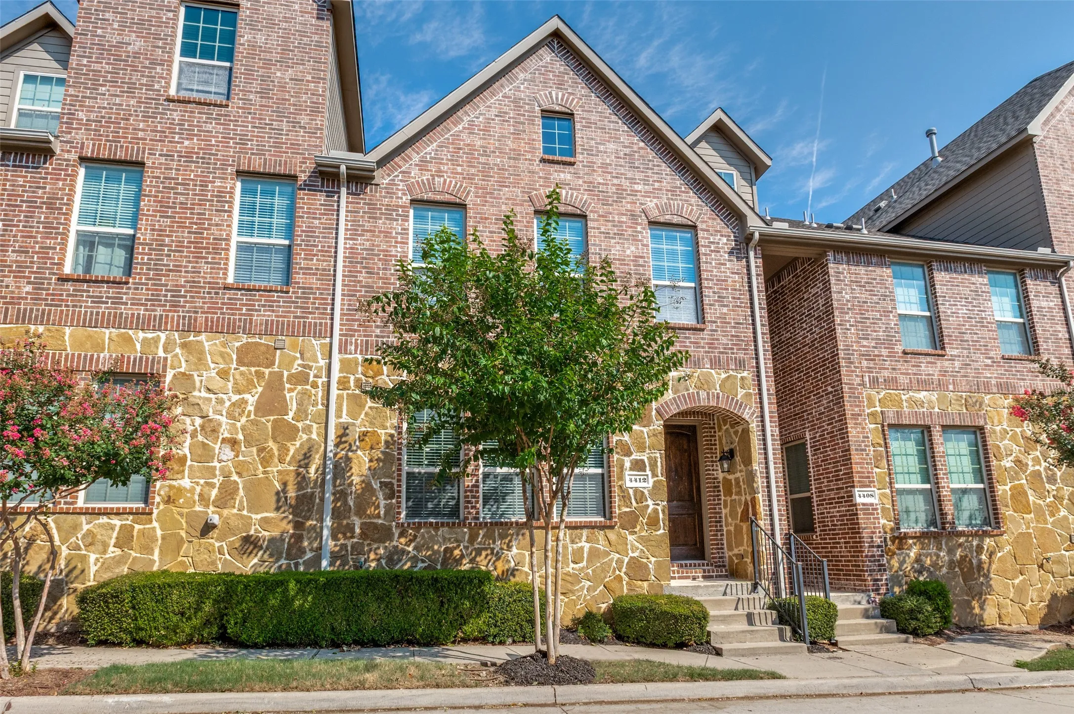 Townhouse For Sale in Denton County , 4412 Fisk Lane, Carrollton, Texas 75010, 3 Bedroom, 4 Bathroom, 2 Garage spaces, 2,238 Sqft, built in 2014, mls#21396168, Real Estate Agent in Carrollton, Homes For Sale in Denton county, Homes For Sale in Carrollton, Realtor in Carrollton Texas, Real Estate Brokerage Independent Realty Texas, Luminita Cordes Realtor