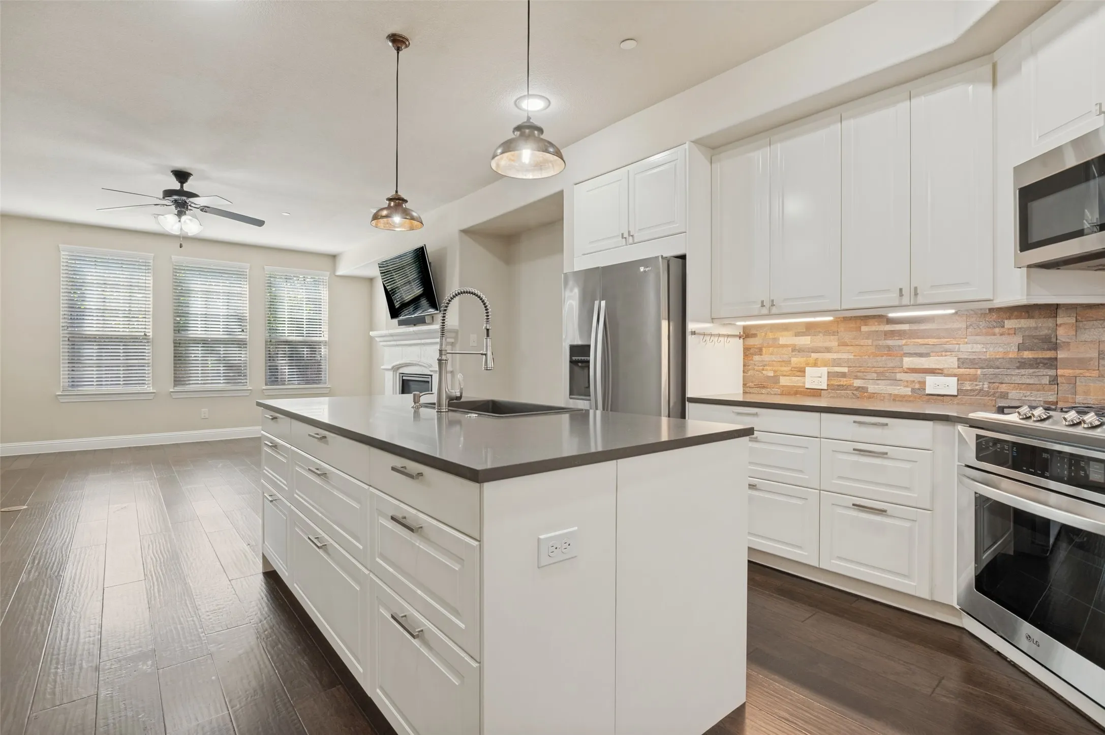 Townhouse For Sale in Denton County , 4412 Fisk Lane, Carrollton, Texas 75010, 3 Bedroom, 4 Bathroom, 2 Garage spaces, 2,238 Sqft, built in 2014, mls#21396168, Real Estate Agent in Carrollton, Homes For Sale in Denton county, Homes For Sale in Carrollton, Realtor in Carrollton Texas, Real Estate Brokerage Independent Realty Texas, Luminita Cordes Realtor