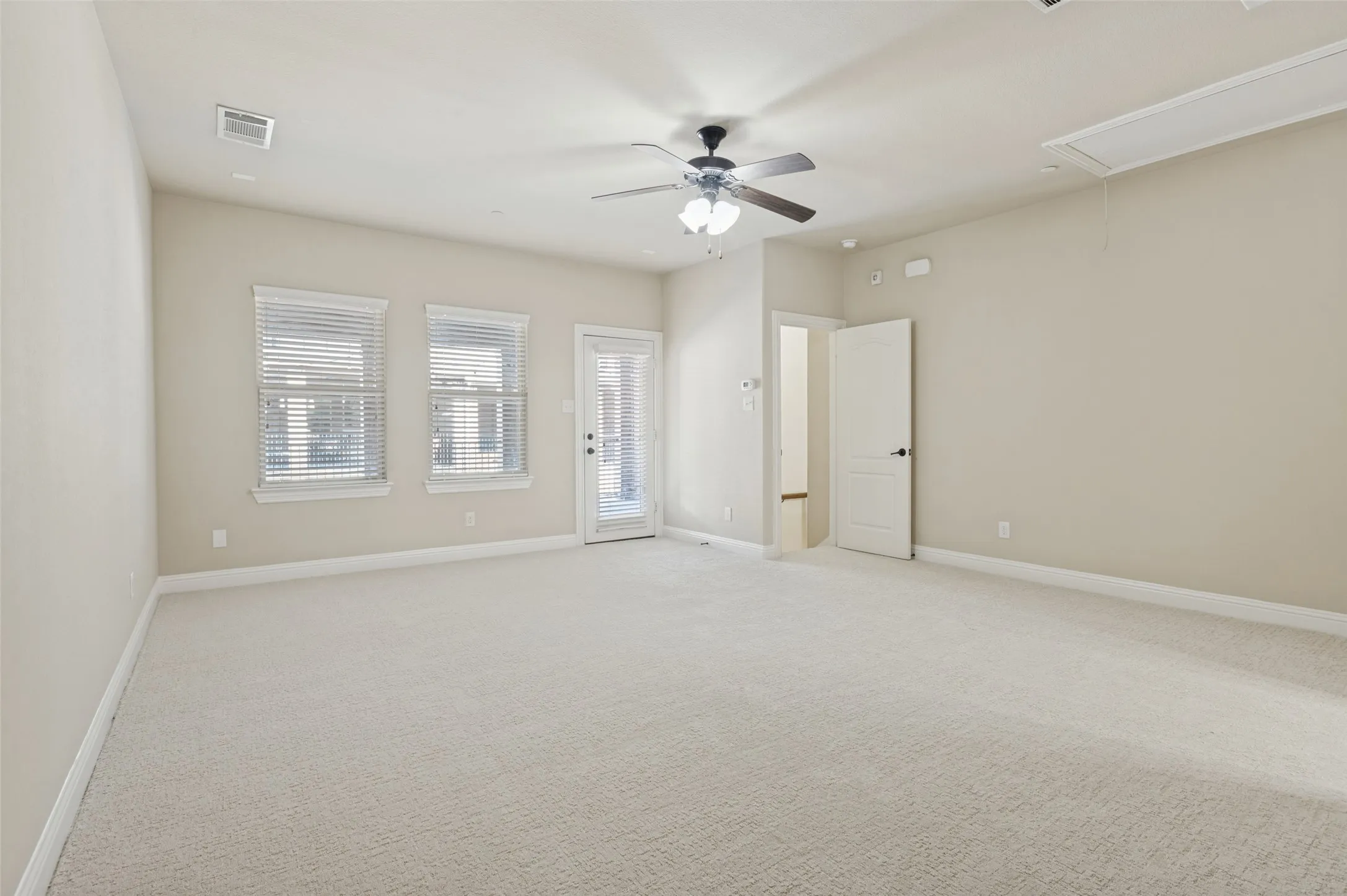Townhouse For Sale in Denton County , 4412 Fisk Lane, Carrollton, Texas 75010, 3 Bedroom, 4 Bathroom, 2 Garage spaces, 2,238 Sqft, built in 2014, mls#21396168, Real Estate Agent in Carrollton, Homes For Sale in Denton county, Homes For Sale in Carrollton, Realtor in Carrollton Texas, Real Estate Brokerage Independent Realty Texas, Luminita Cordes Realtor