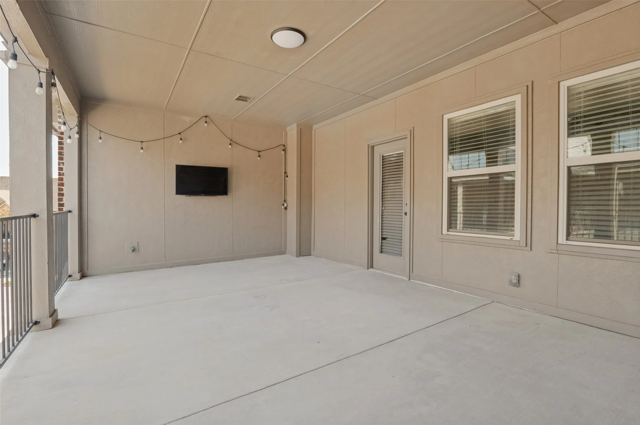 Townhouse For Sale in Denton County , 4412 Fisk Lane, Carrollton, Texas 75010, 3 Bedroom, 4 Bathroom, 2 Garage spaces, 2,238 Sqft, built in 2014, mls#21396168, Real Estate Agent in Carrollton, Homes For Sale in Denton county, Homes For Sale in Carrollton, Realtor in Carrollton Texas, Real Estate Brokerage Independent Realty Texas, Luminita Cordes Realtor