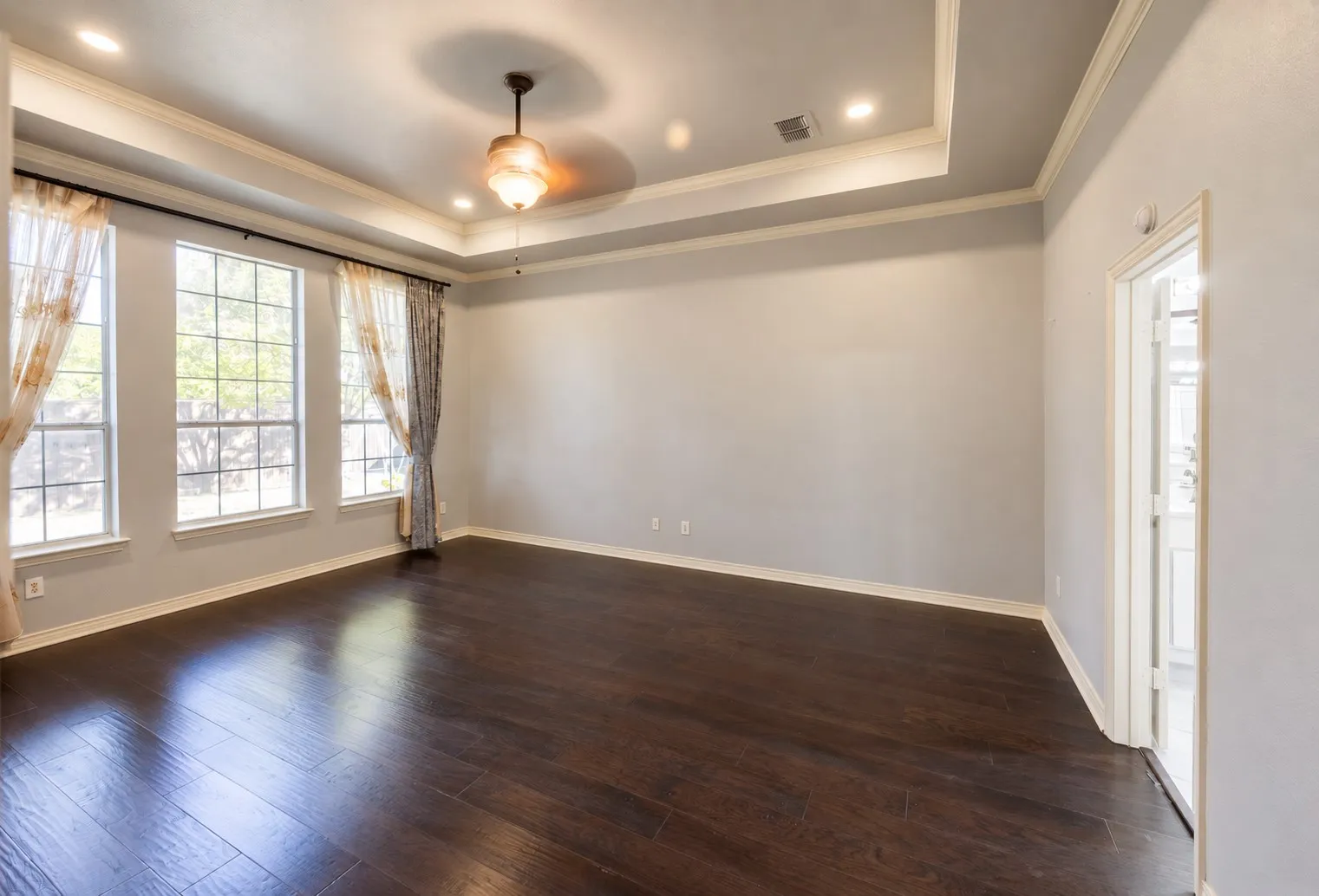 Single Family Residence For Sale in Collin County , 2800 Longtown Drive, Plano, Texas 75093, 5 Bedroom, 4 Bathroom, 3 Garage spaces, 3,927 Sqft, built in 1996, mls#21393505, Real Estate Agent in Plano, Homes For Sale in Collin county, Homes For Sale in Plano, Realtor in Plano Texas, Real Estate Brokerage Independent Realty Texas, Luminita Cordes Realtor