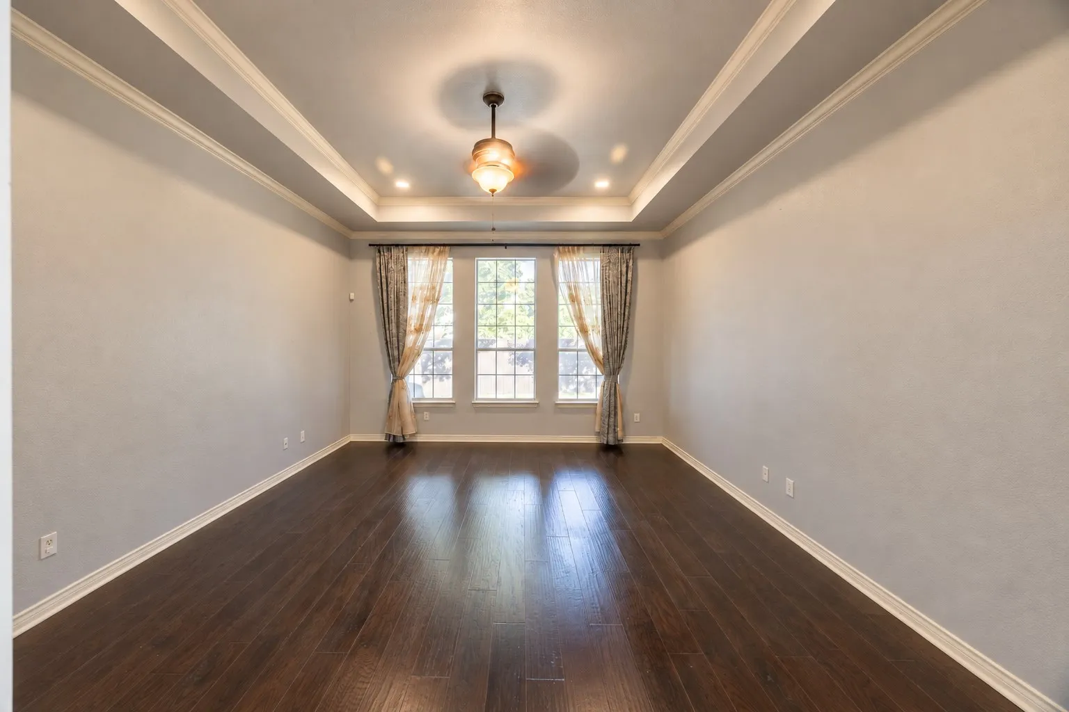 Single Family Residence For Sale in Collin County , 2800 Longtown Drive, Plano, Texas 75093, 5 Bedroom, 4 Bathroom, 3 Garage spaces, 3,927 Sqft, built in 1996, mls#21393505, Real Estate Agent in Plano, Homes For Sale in Collin county, Homes For Sale in Plano, Realtor in Plano Texas, Real Estate Brokerage Independent Realty Texas, Luminita Cordes Realtor
