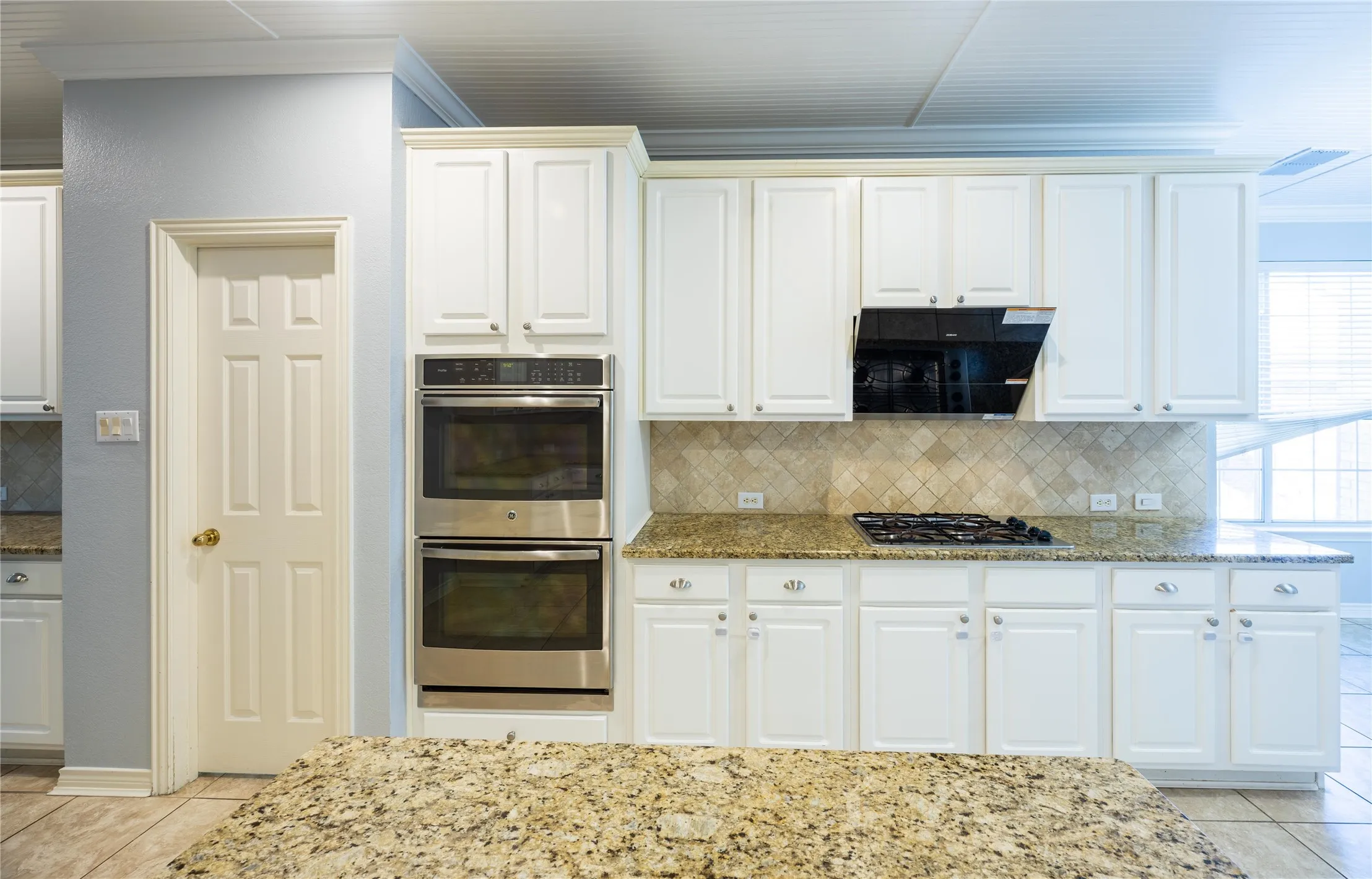Single Family Residence For Sale in Collin County , 2800 Longtown Drive, Plano, Texas 75093, 5 Bedroom, 4 Bathroom, 3 Garage spaces, 3,927 Sqft, built in 1996, mls#21393505, Real Estate Agent in Plano, Homes For Sale in Collin county, Homes For Sale in Plano, Realtor in Plano Texas, Real Estate Brokerage Independent Realty Texas, Luminita Cordes Realtor