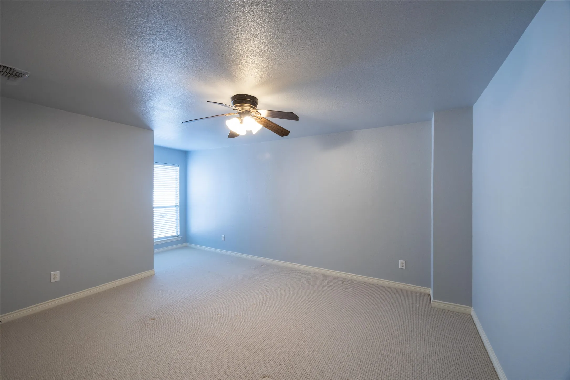 Single Family Residence For Sale in Collin County , 2800 Longtown Drive, Plano, Texas 75093, 5 Bedroom, 4 Bathroom, 3 Garage spaces, 3,927 Sqft, built in 1996, mls#21393505, Real Estate Agent in Plano, Homes For Sale in Collin county, Homes For Sale in Plano, Realtor in Plano Texas, Real Estate Brokerage Independent Realty Texas, Luminita Cordes Realtor