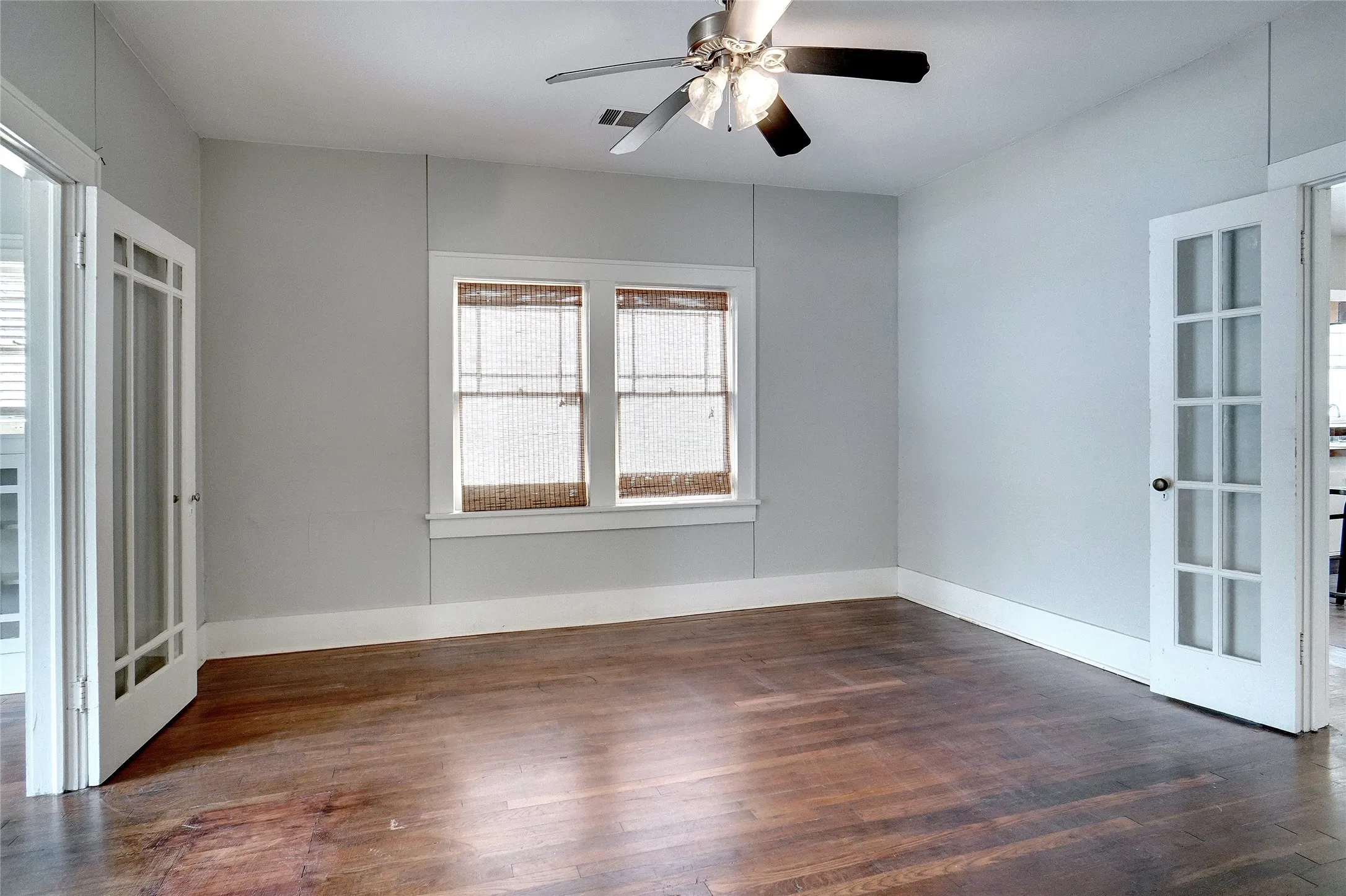 Single Family Residence For Rent in Denton County , 916 W Hickory Street, Denton, Texas 76201, 3 Bedroom, 2 Bathroom, Garage spaces, 1,904 Sqft, built in 1949, mls#21395458, Real Estate Agent in Denton, Homes For Rent in Denton county, Homes For Rent in Denton, Realtor in Denton Texas, Real Estate Brokerage Independent Realty Texas, Luminita Cordes Realtor