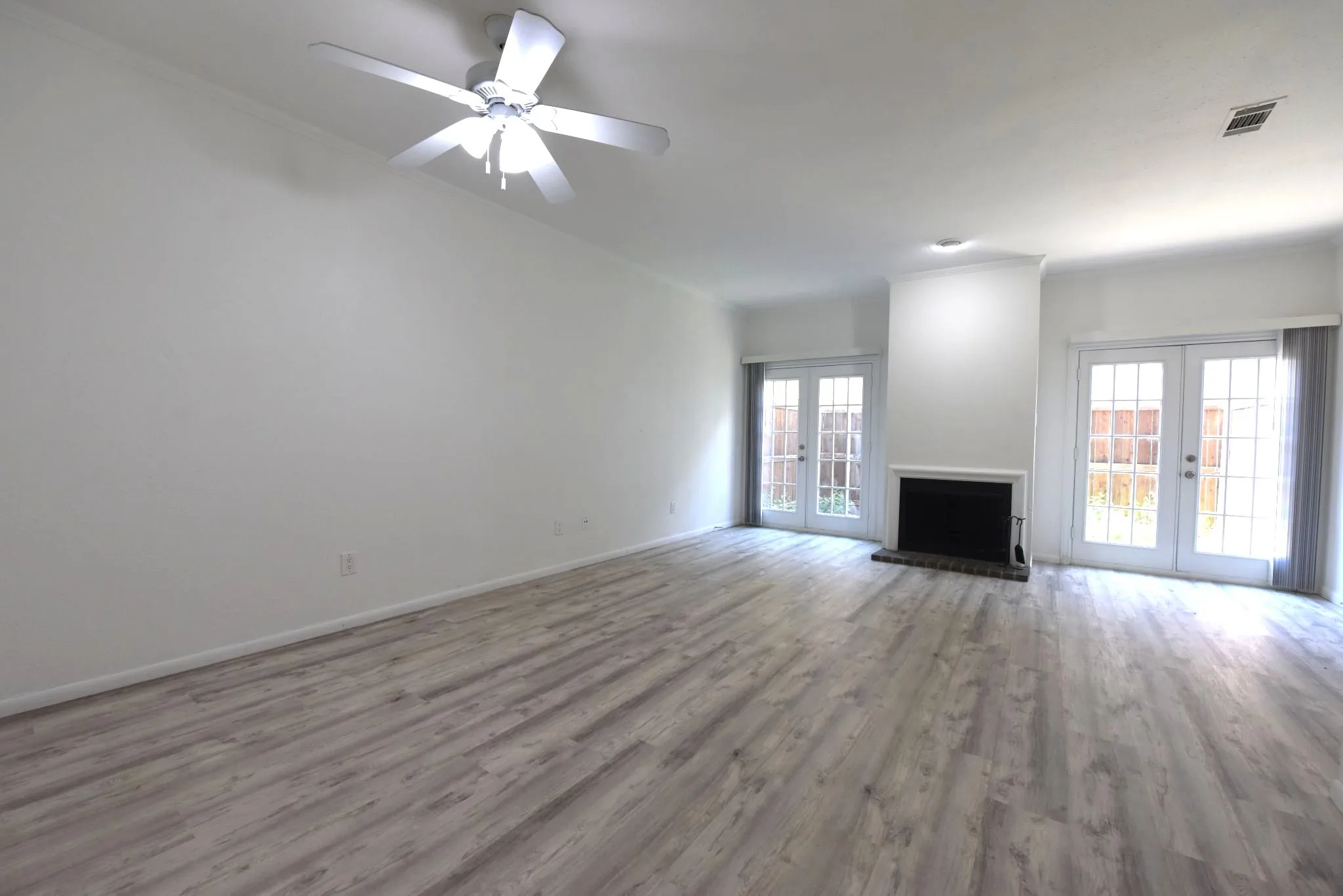 Condominium For Sale in Dallas County , 2727 Shelby Avenue M, Dallas, Texas 75219, 2 Bedroom, 2 Bathroom, Garage spaces, 962 Sqft, built in 1979, mls#21396638, Real Estate Agent in Dallas, Homes For Sale in Dallas county, Homes For Sale in Dallas, Realtor in Dallas Texas, Real Estate Brokerage Independent Realty Texas, Luminita Cordes Realtor