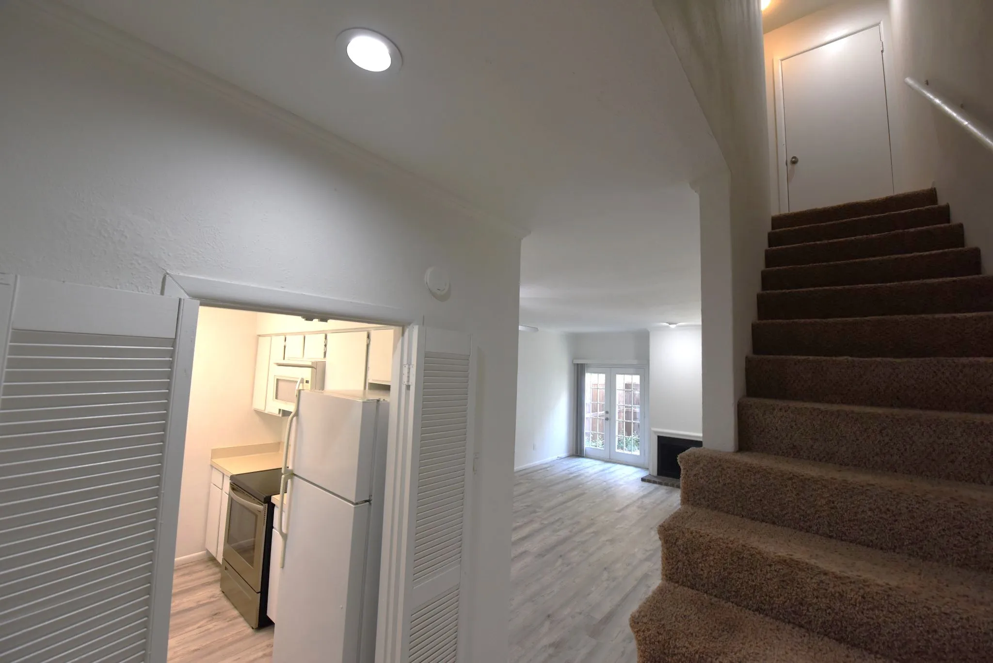 Condominium For Sale in Dallas County , 2727 Shelby Avenue M, Dallas, Texas 75219, 2 Bedroom, 2 Bathroom, Garage spaces, 962 Sqft, built in 1979, mls#21396638, Real Estate Agent in Dallas, Homes For Sale in Dallas county, Homes For Sale in Dallas, Realtor in Dallas Texas, Real Estate Brokerage Independent Realty Texas, Luminita Cordes Realtor