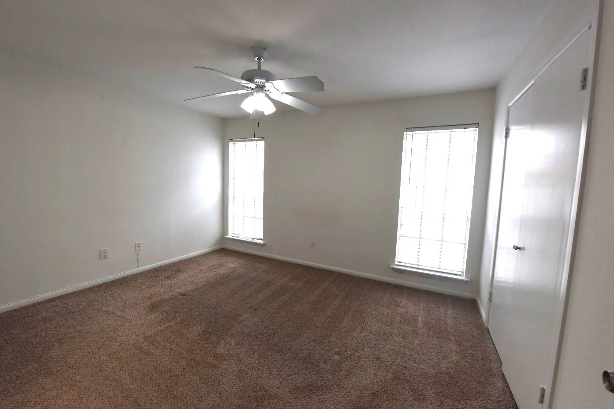 Condominium For Sale in Dallas County , 2727 Shelby Avenue M, Dallas, Texas 75219, 2 Bedroom, 2 Bathroom, Garage spaces, 962 Sqft, built in 1979, mls#21396638, Real Estate Agent in Dallas, Homes For Sale in Dallas county, Homes For Sale in Dallas, Realtor in Dallas Texas, Real Estate Brokerage Independent Realty Texas, Luminita Cordes Realtor