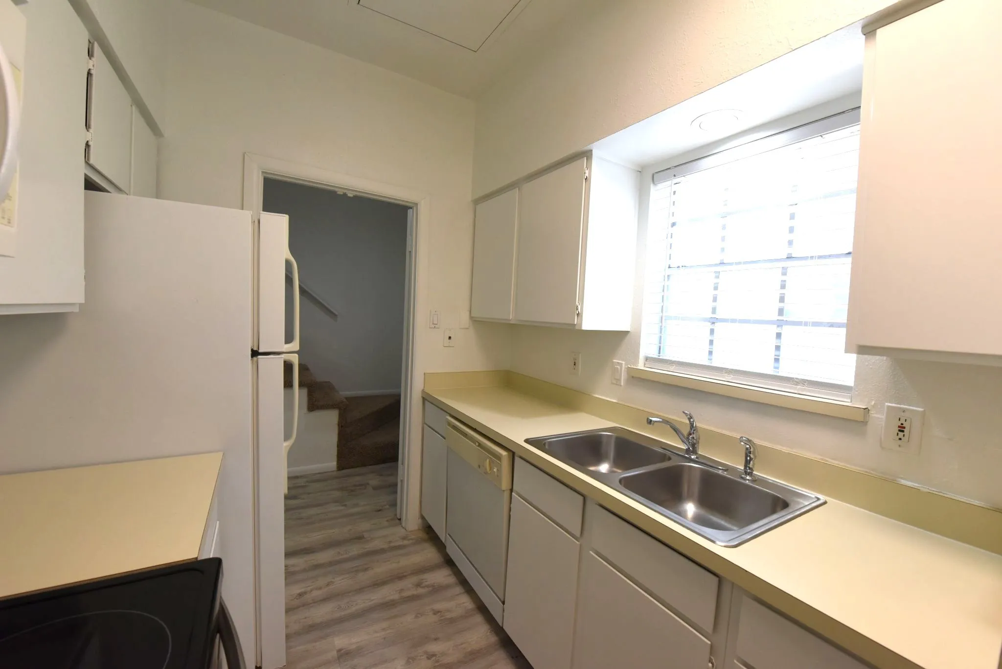 Condominium For Sale in Dallas County , 2727 Shelby Avenue M, Dallas, Texas 75219, 2 Bedroom, 2 Bathroom, Garage spaces, 962 Sqft, built in 1979, mls#21396638, Real Estate Agent in Dallas, Homes For Sale in Dallas county, Homes For Sale in Dallas, Realtor in Dallas Texas, Real Estate Brokerage Independent Realty Texas, Luminita Cordes Realtor