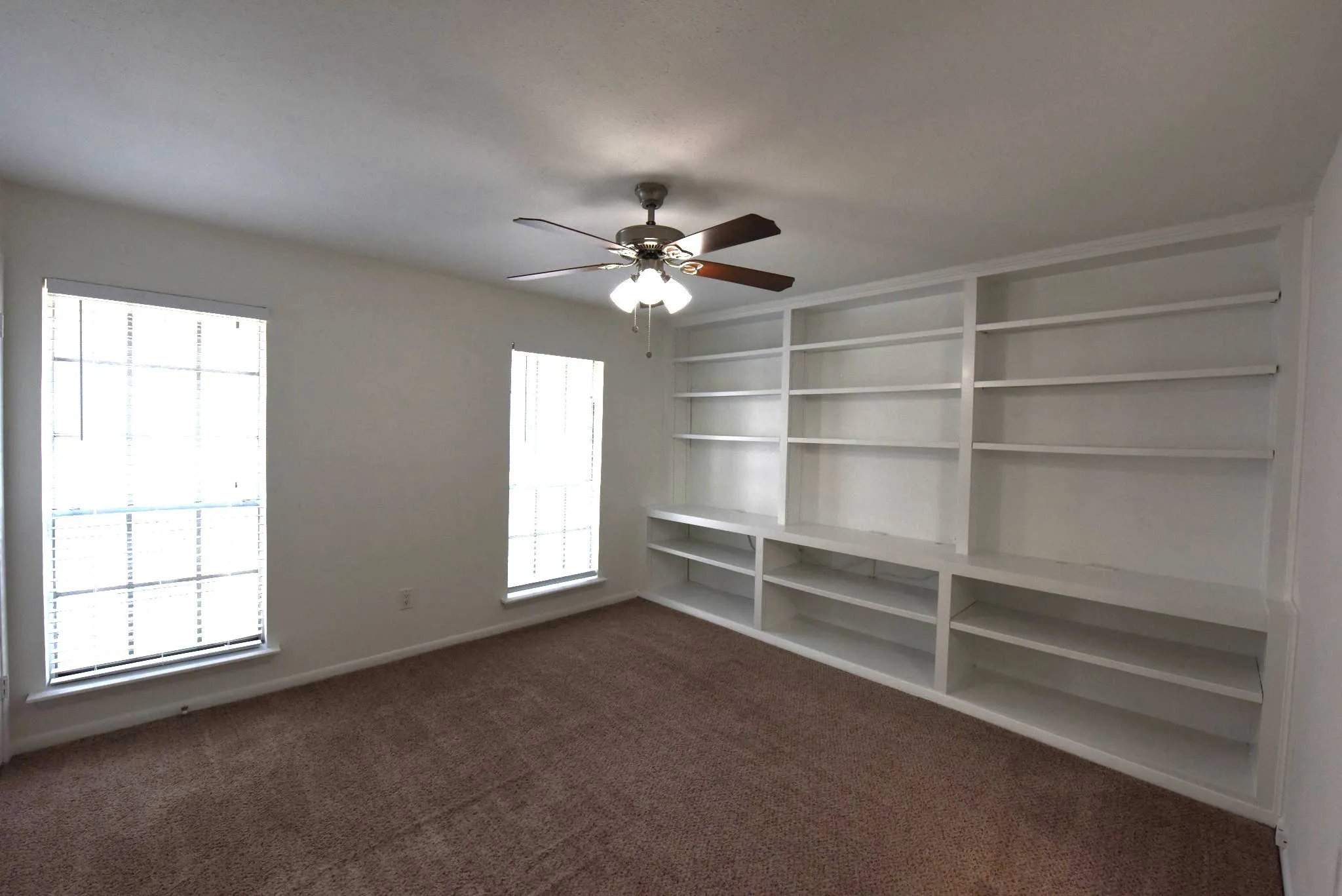 Condominium For Sale in Dallas County , 2727 Shelby Avenue M, Dallas, Texas 75219, 2 Bedroom, 2 Bathroom, Garage spaces, 962 Sqft, built in 1979, mls#21396638, Real Estate Agent in Dallas, Homes For Sale in Dallas county, Homes For Sale in Dallas, Realtor in Dallas Texas, Real Estate Brokerage Independent Realty Texas, Luminita Cordes Realtor