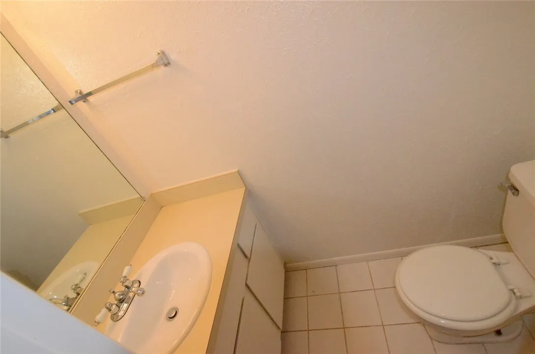 Condominium For Sale in Dallas County , 2727 Shelby Avenue M, Dallas, Texas 75219, 2 Bedroom, 2 Bathroom, Garage spaces, 962 Sqft, built in 1979, mls#21396638, Real Estate Agent in Dallas, Homes For Sale in Dallas county, Homes For Sale in Dallas, Realtor in Dallas Texas, Real Estate Brokerage Independent Realty Texas, Luminita Cordes Realtor