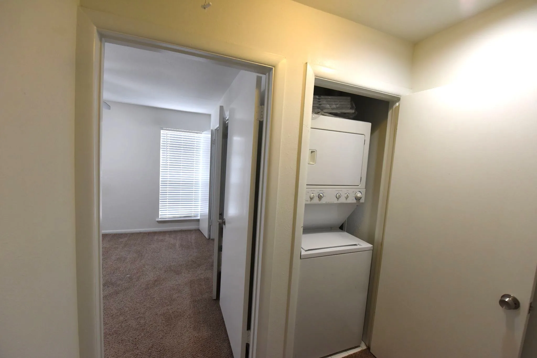 Condominium For Sale in Dallas County , 2727 Shelby Avenue M, Dallas, Texas 75219, 2 Bedroom, 2 Bathroom, Garage spaces, 962 Sqft, built in 1979, mls#21396638, Real Estate Agent in Dallas, Homes For Sale in Dallas county, Homes For Sale in Dallas, Realtor in Dallas Texas, Real Estate Brokerage Independent Realty Texas, Luminita Cordes Realtor